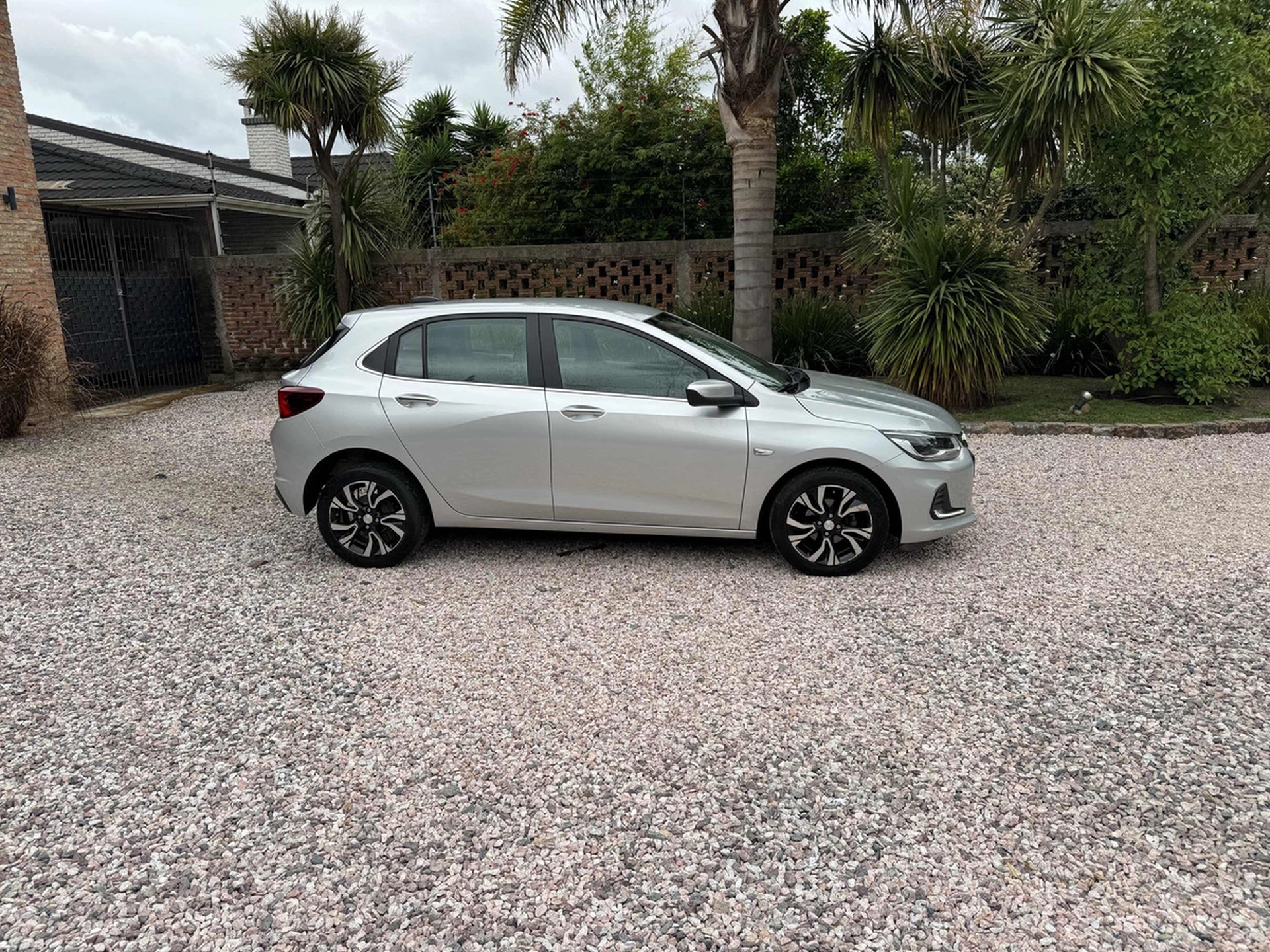 Chevrolet Onix 1.0t Hb Premier At