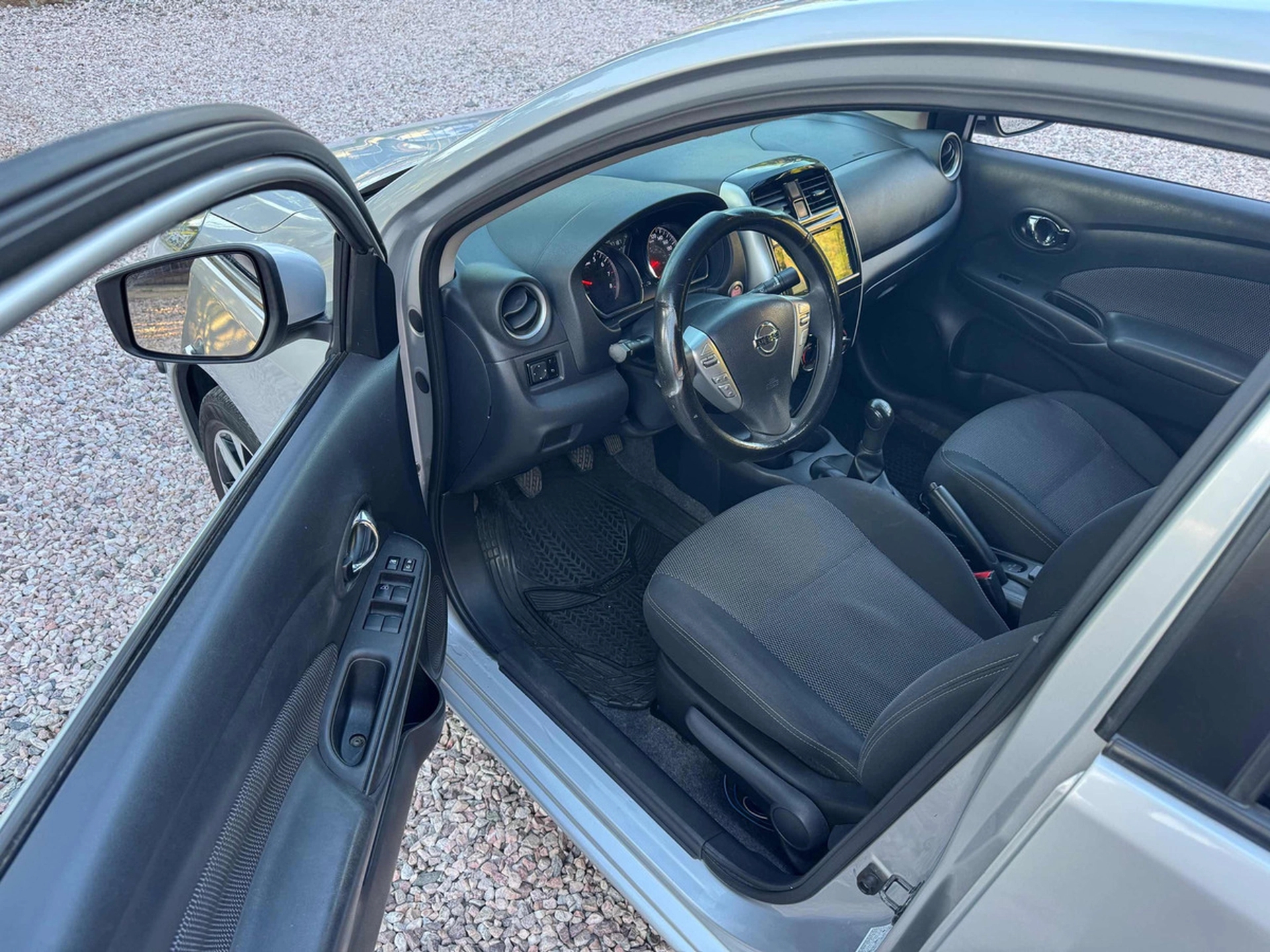 Nissan Versa 1.6 Advance Mt