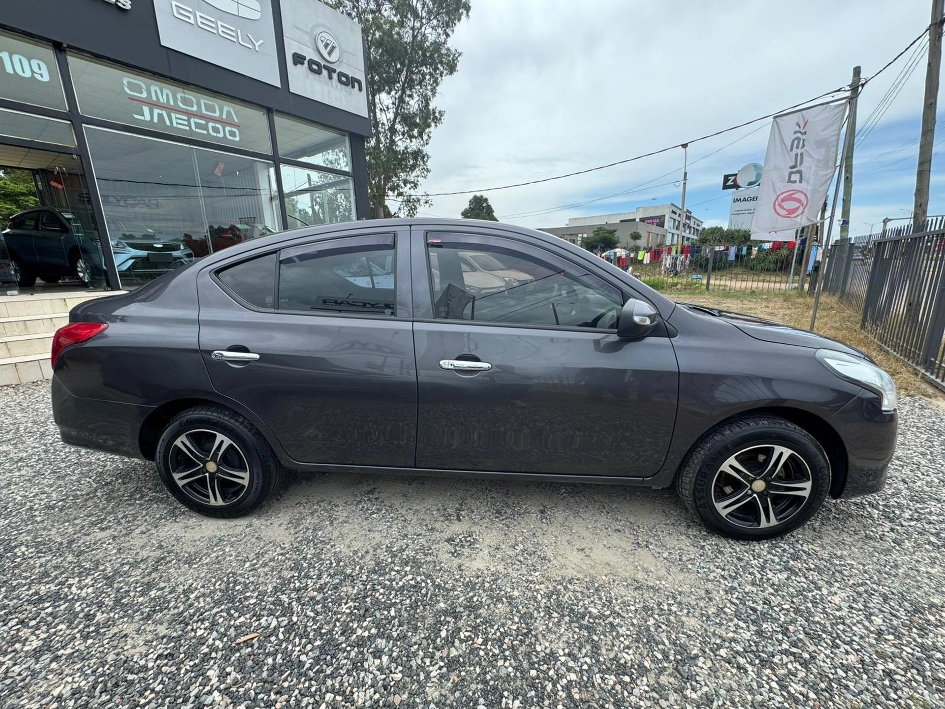 Nissan Versa Advance 1.6 M/T