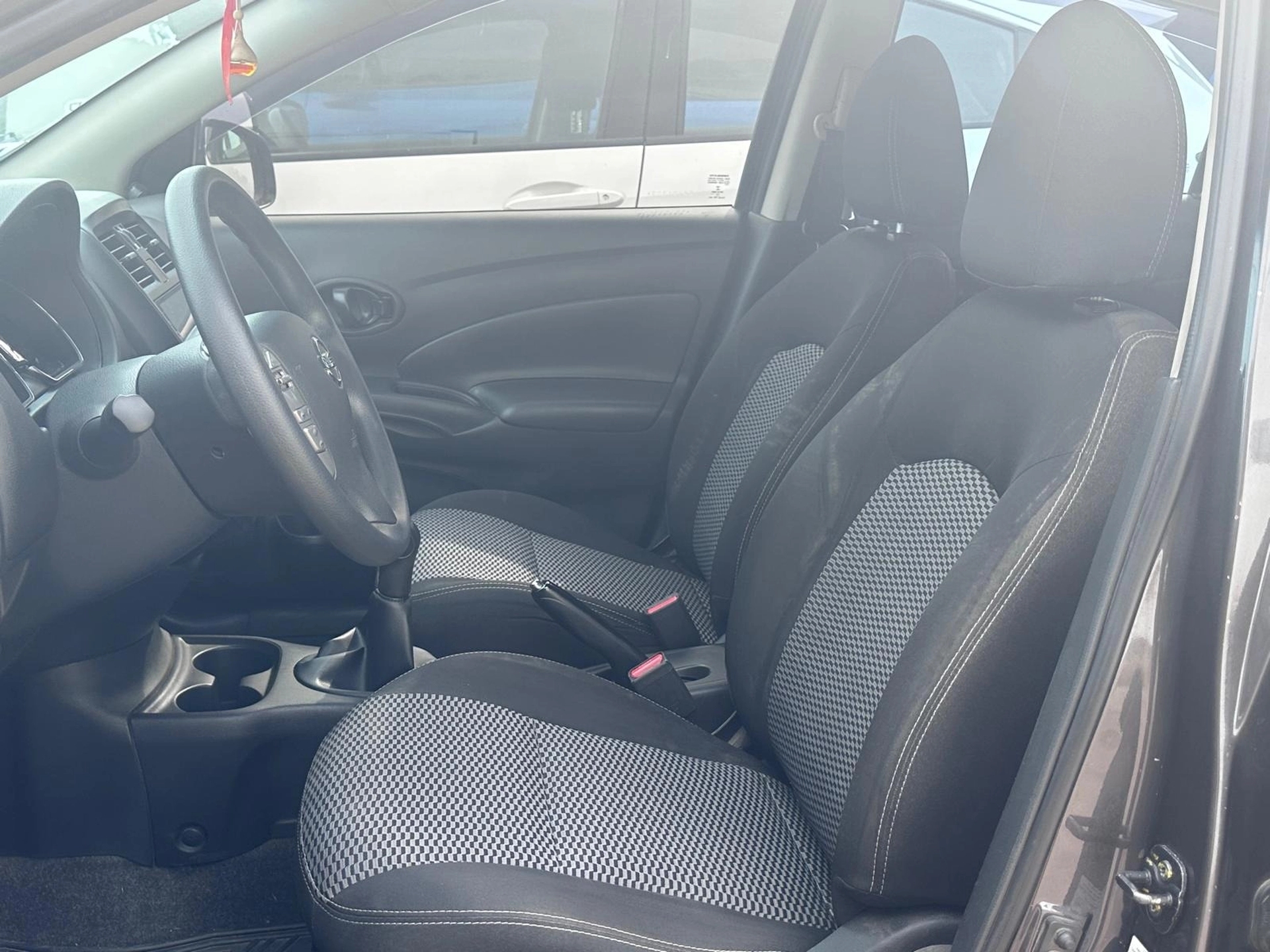 Nissan Versa Advance 1.6 M/T