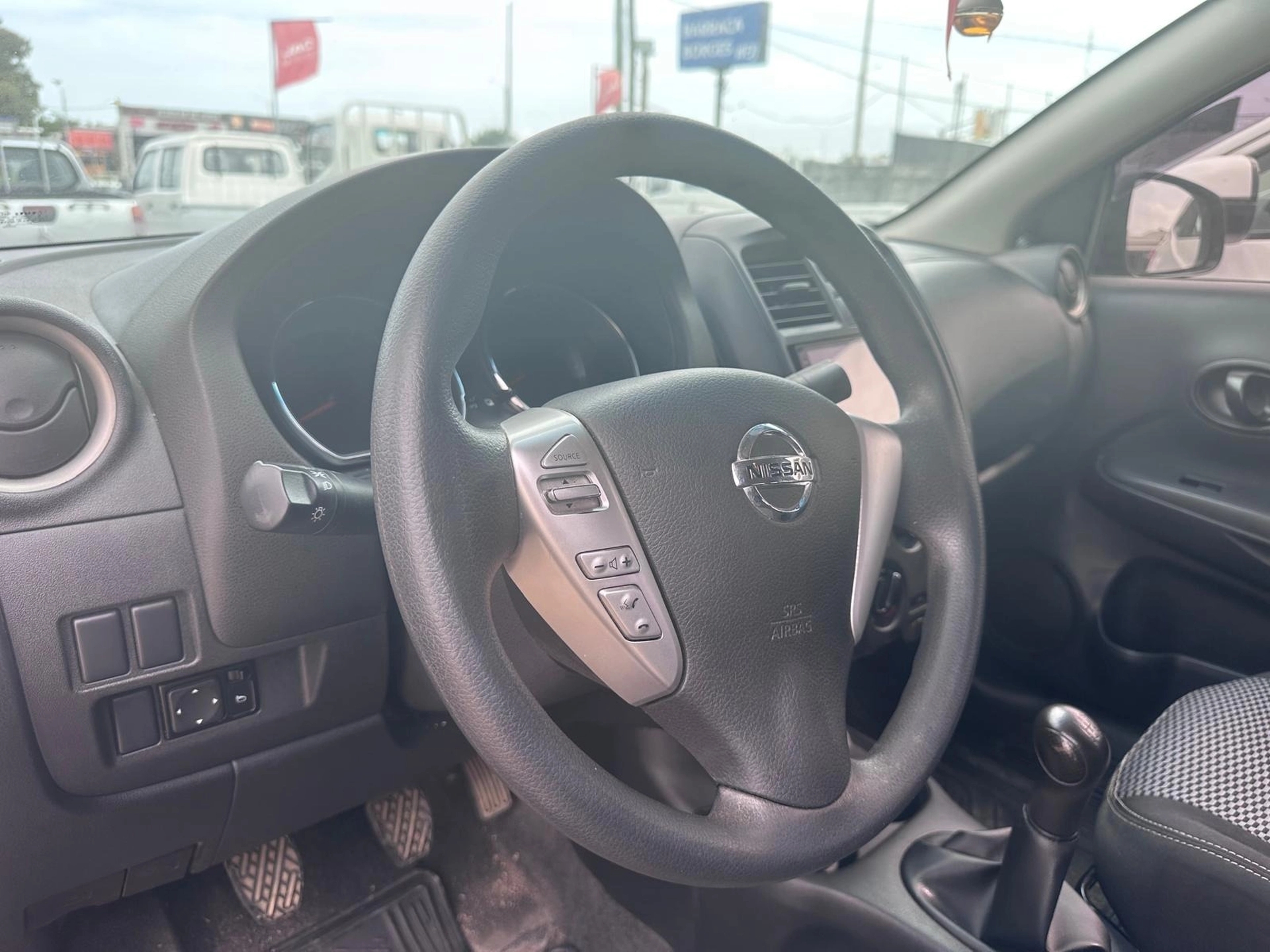 Nissan Versa Advance 1.6 M/T