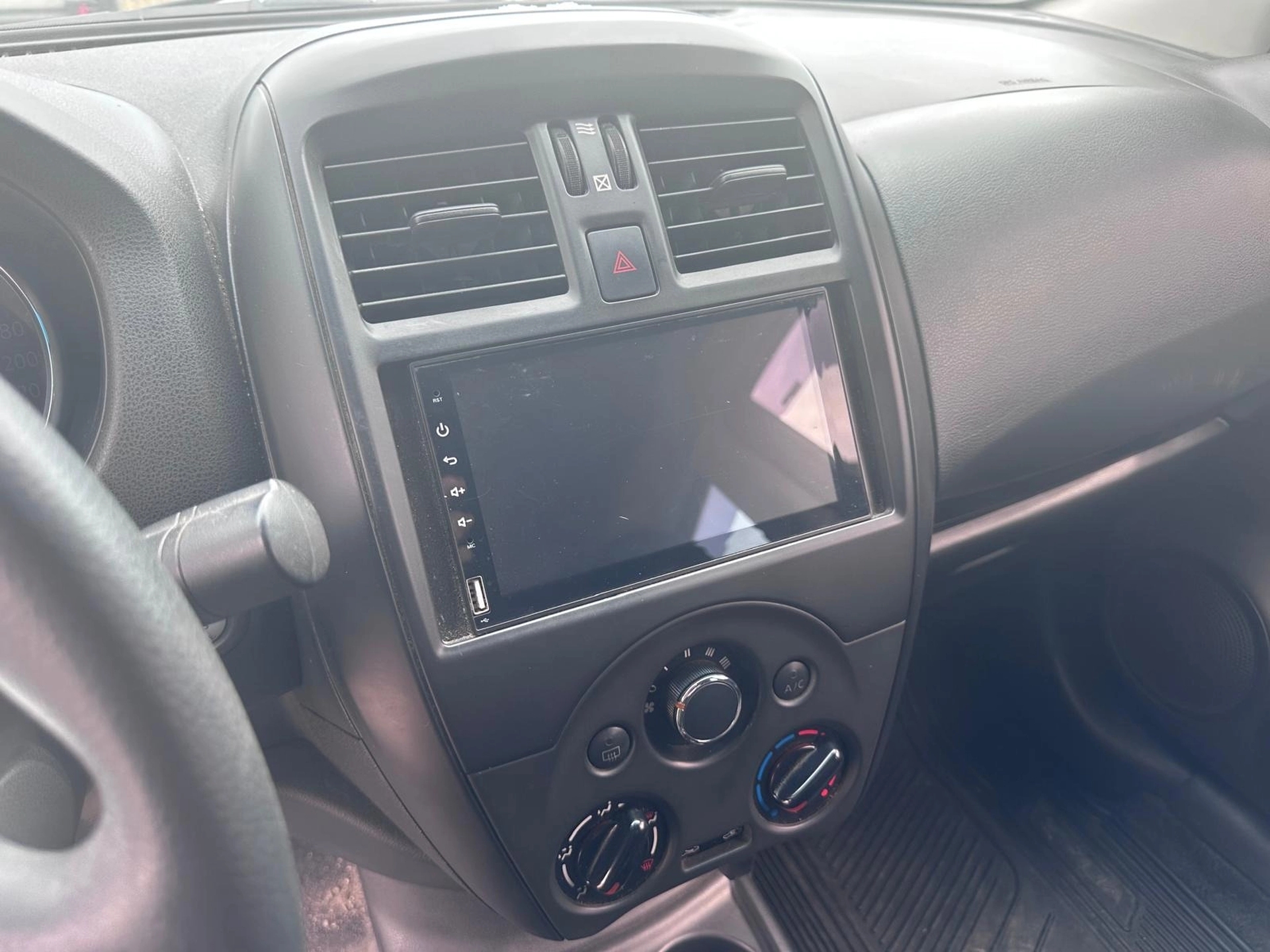 Nissan Versa Advance 1.6 M/T