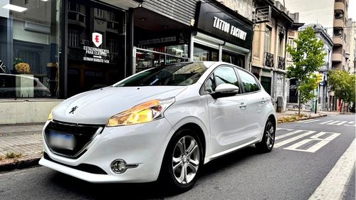 Peugeot 208 1.2 Excelente Estado