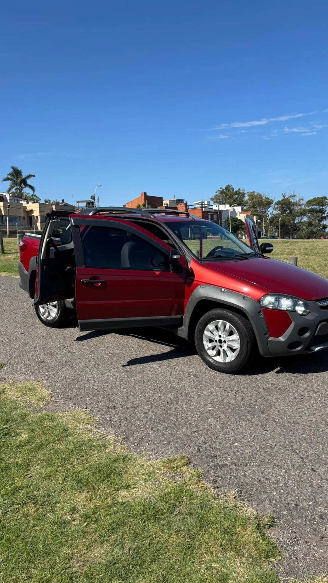 Fiat Strada Adventure cabina doble tres puertas 1.6