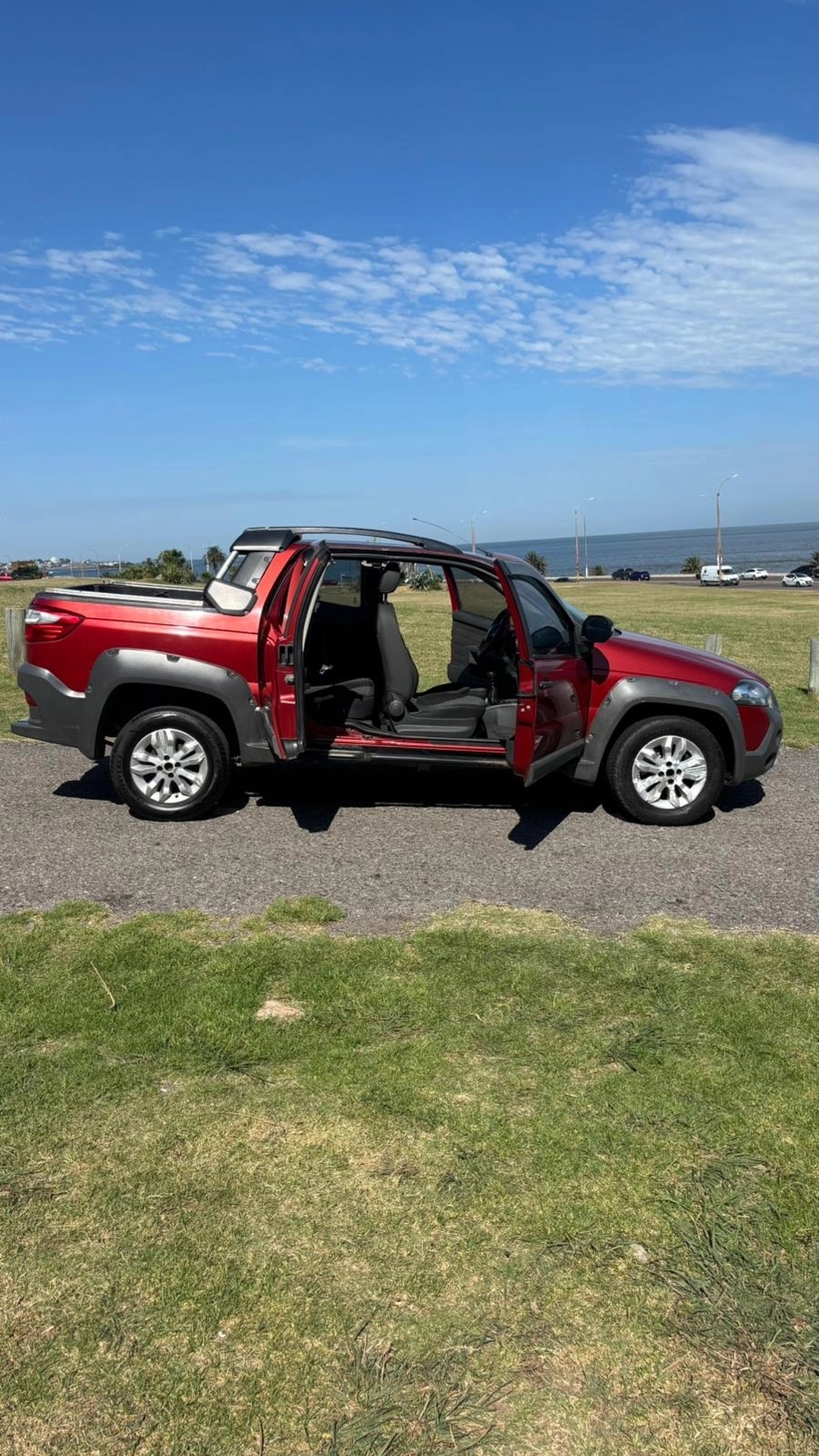 Fiat Strada Adventure cabina doble tres puertas 1.6