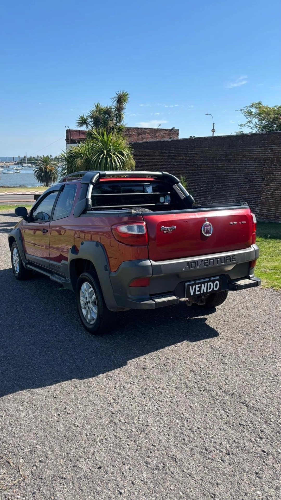 Fiat Strada Adventure cabina doble tres puertas 1.6