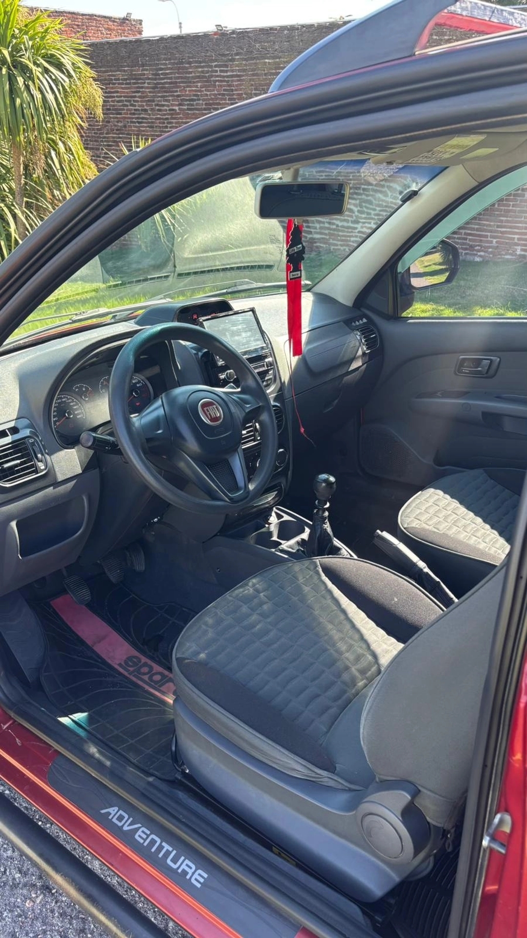 Fiat Strada Adventure cabina doble tres puertas 1.6