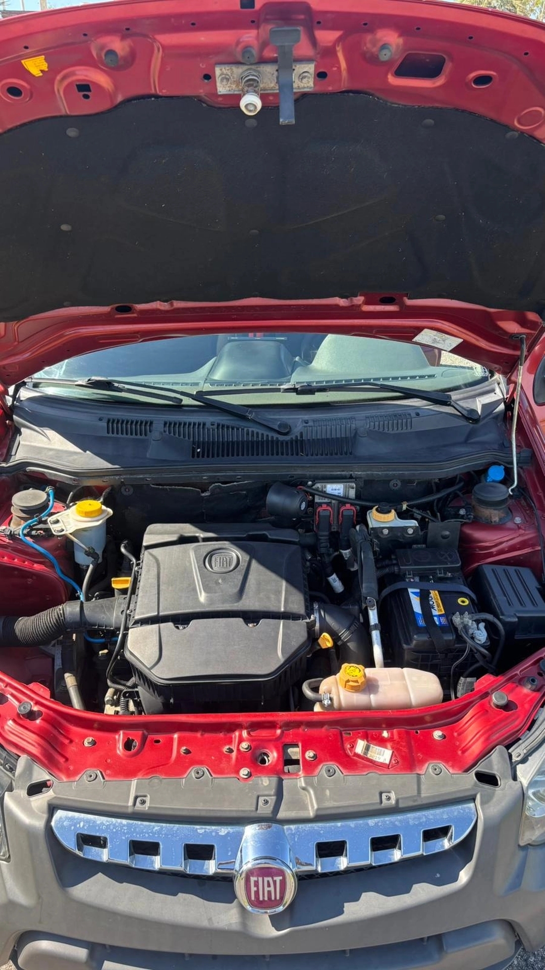 Fiat Strada Adventure cabina doble tres puertas 1.6