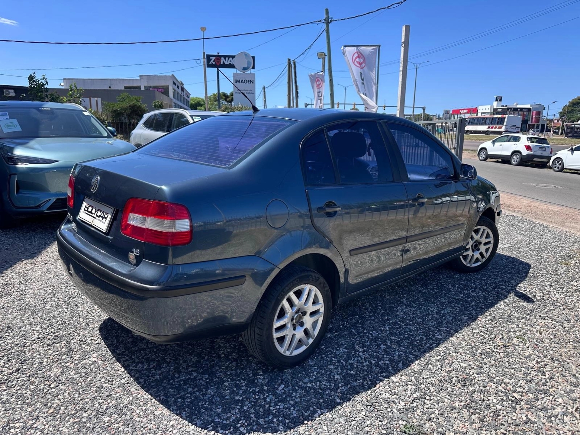 Volkswagen Polo FULL