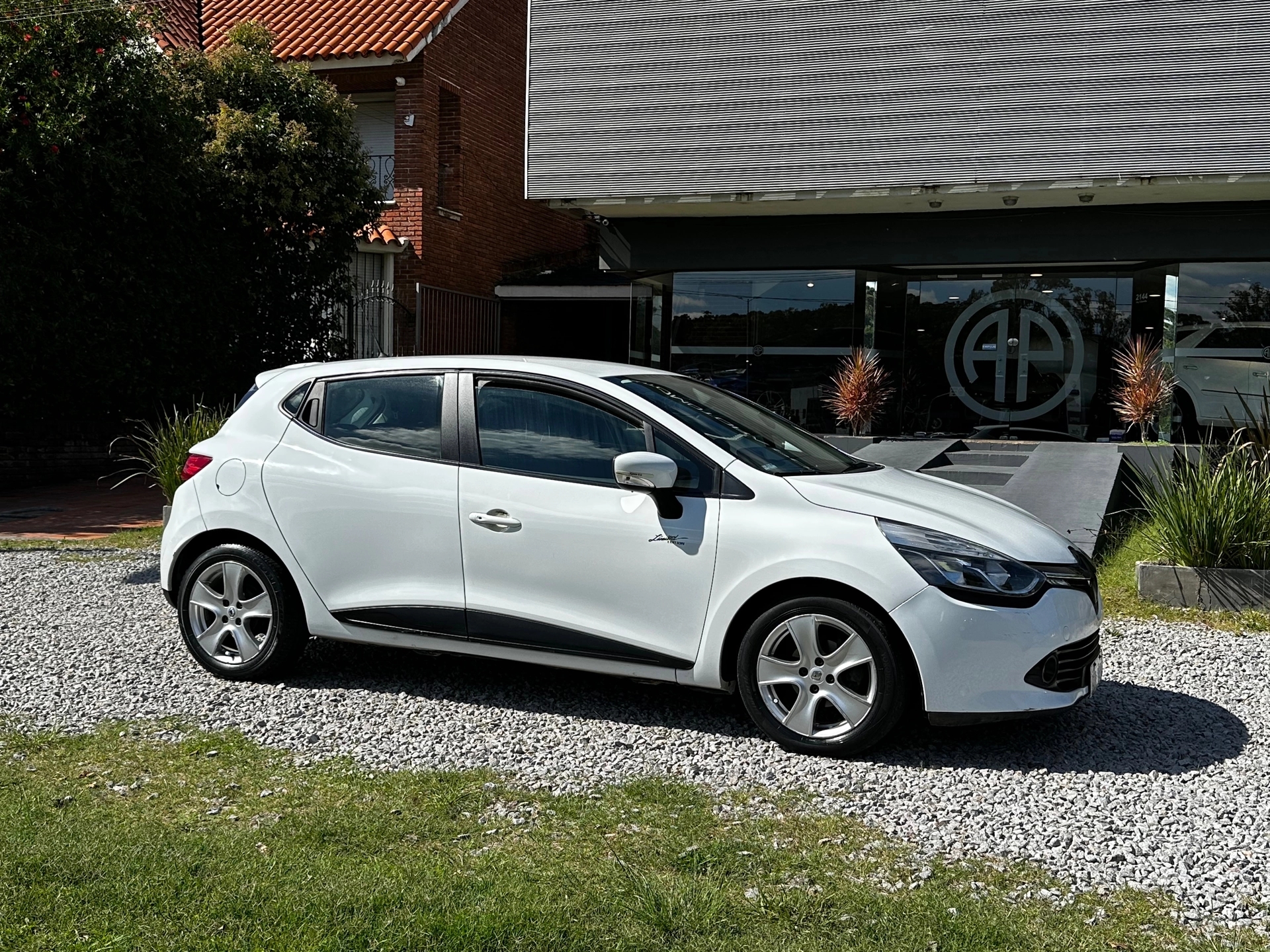 Renault Clio IV Expression 1.2 16v