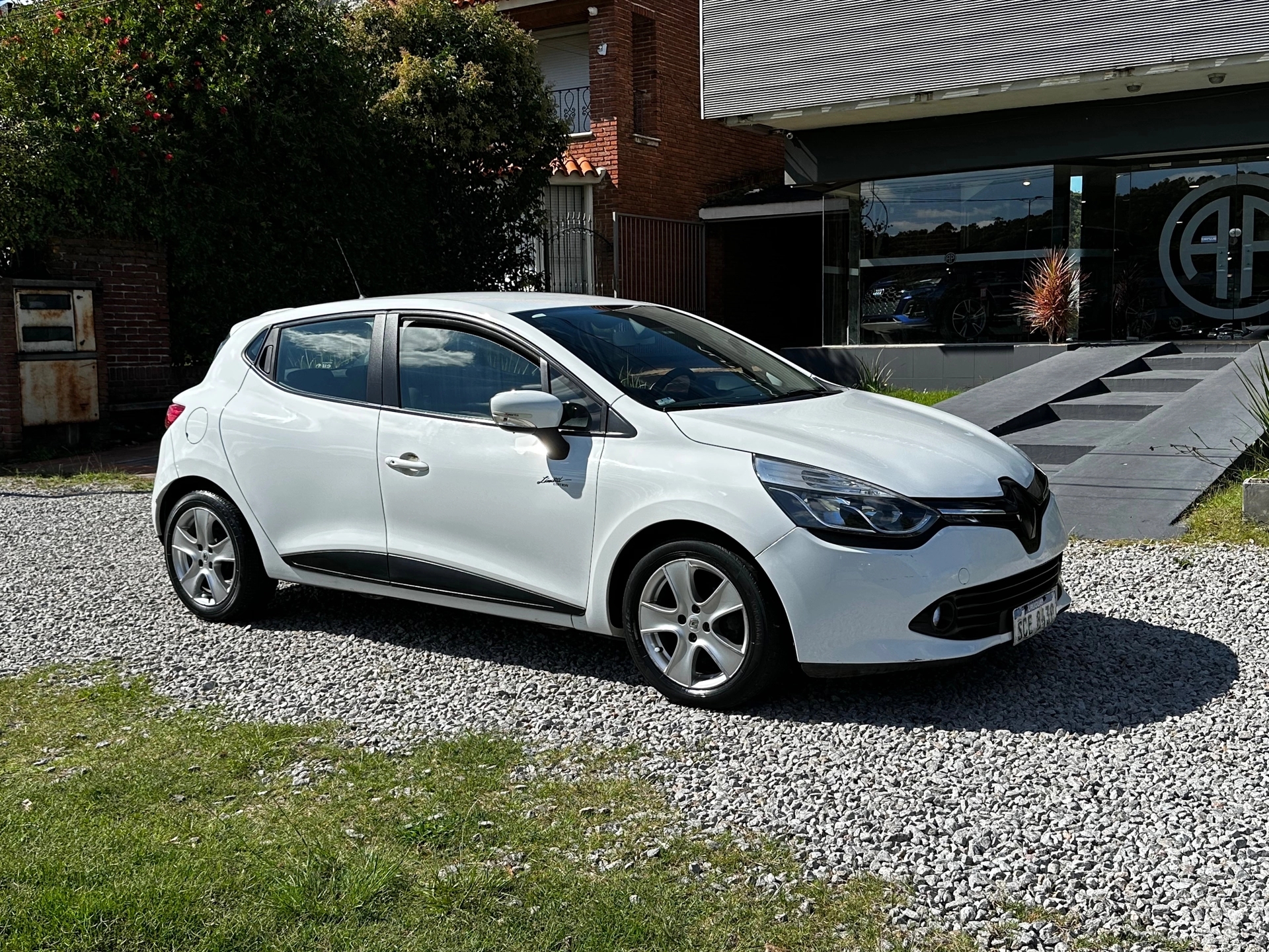 Renault Clio IV Expression 1.2 16v