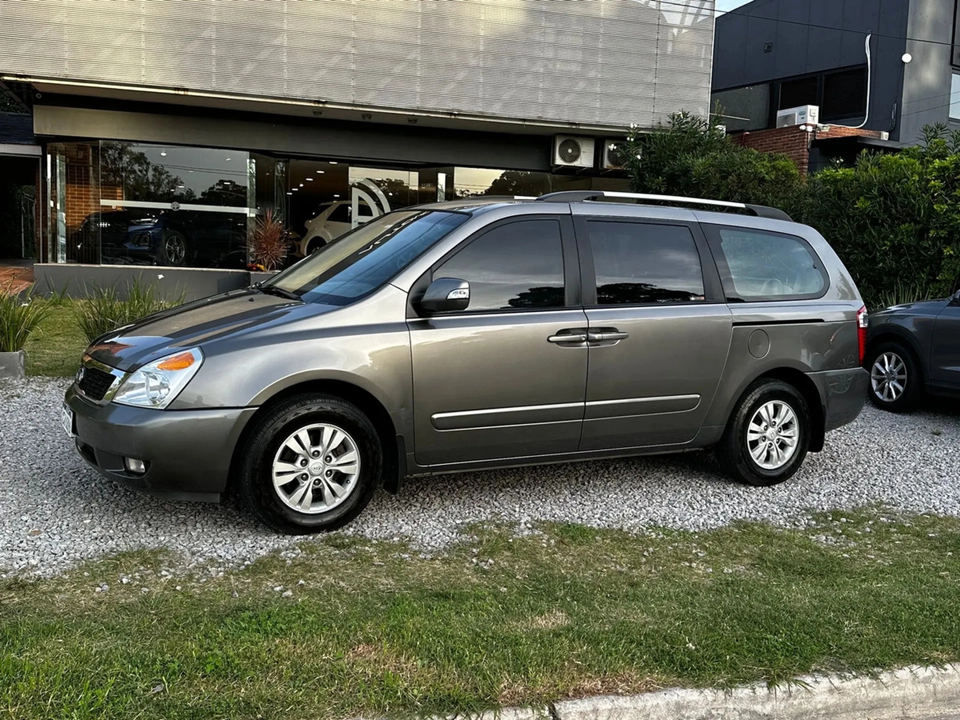 Kia Carnival 8pax