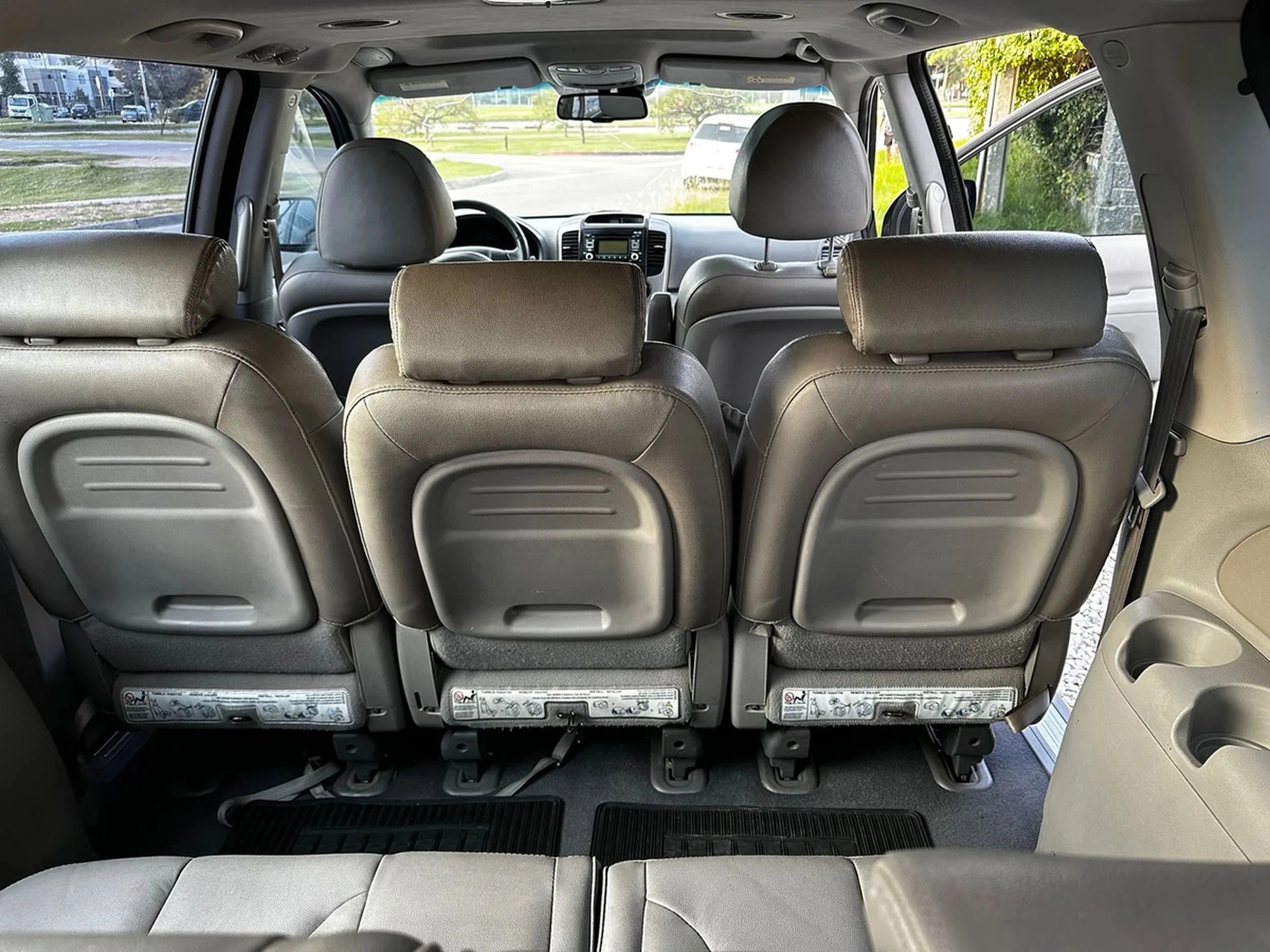 Kia Carnival 8pax