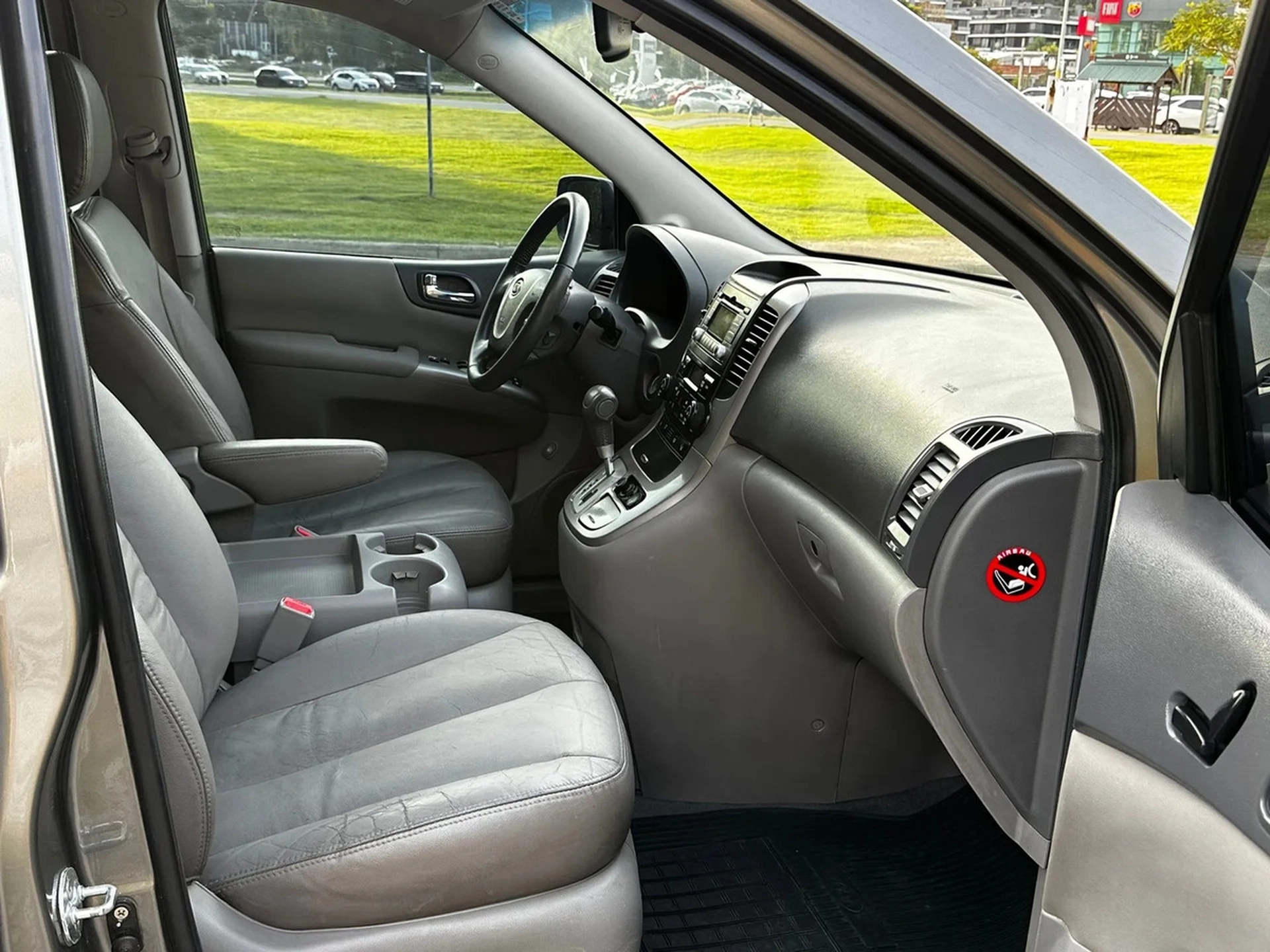 Kia Carnival 8pax