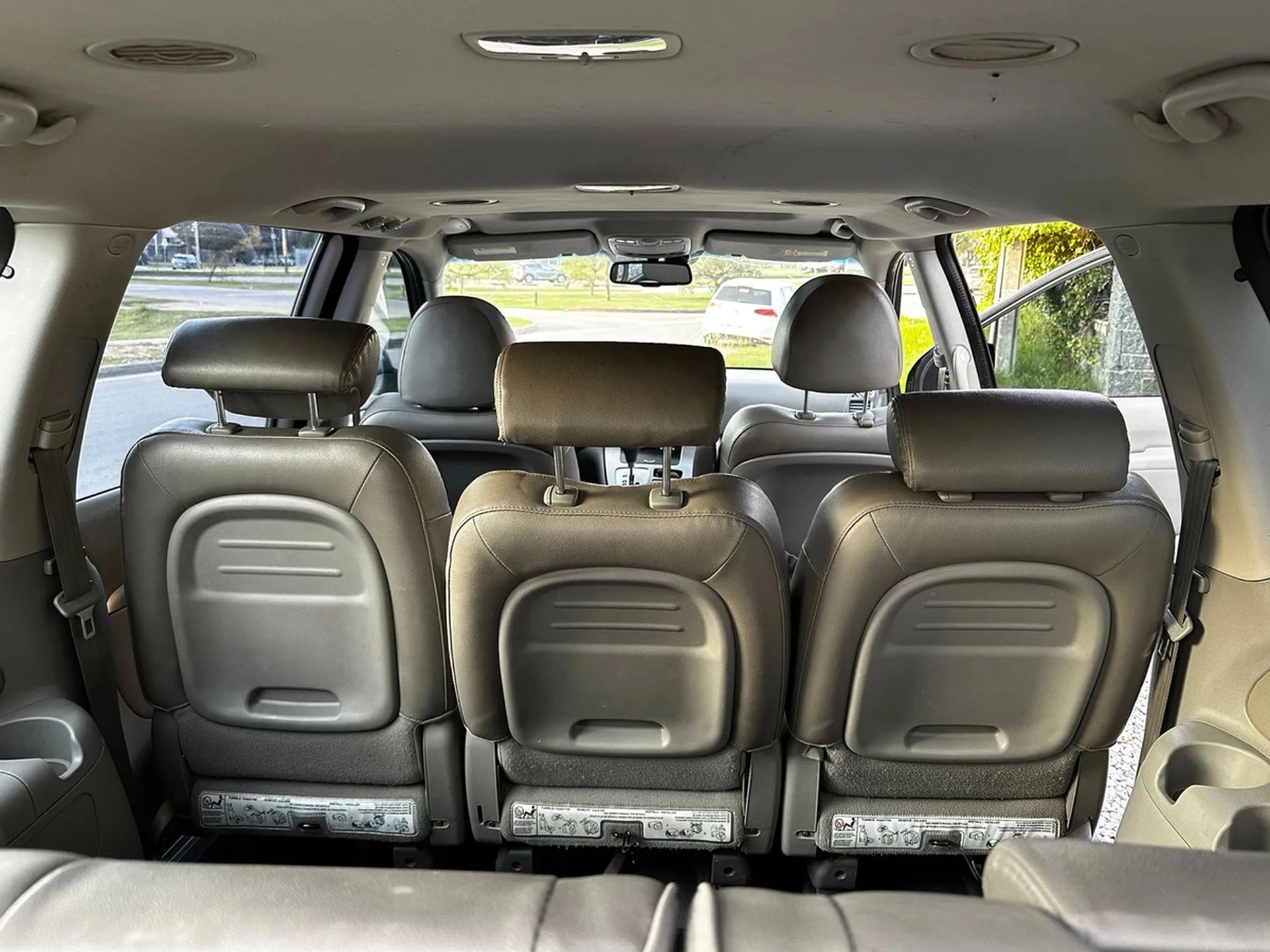 Kia Carnival 8pax