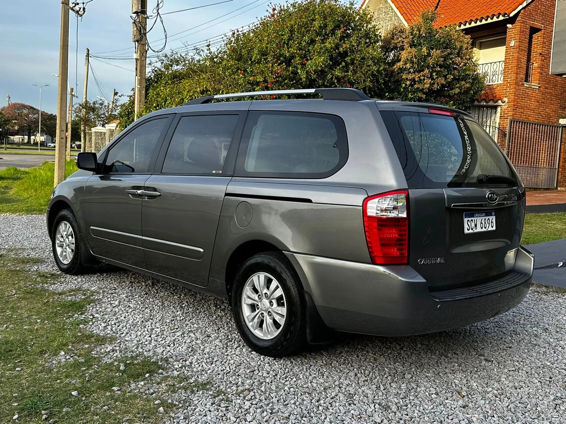Kia Carnival 8pax