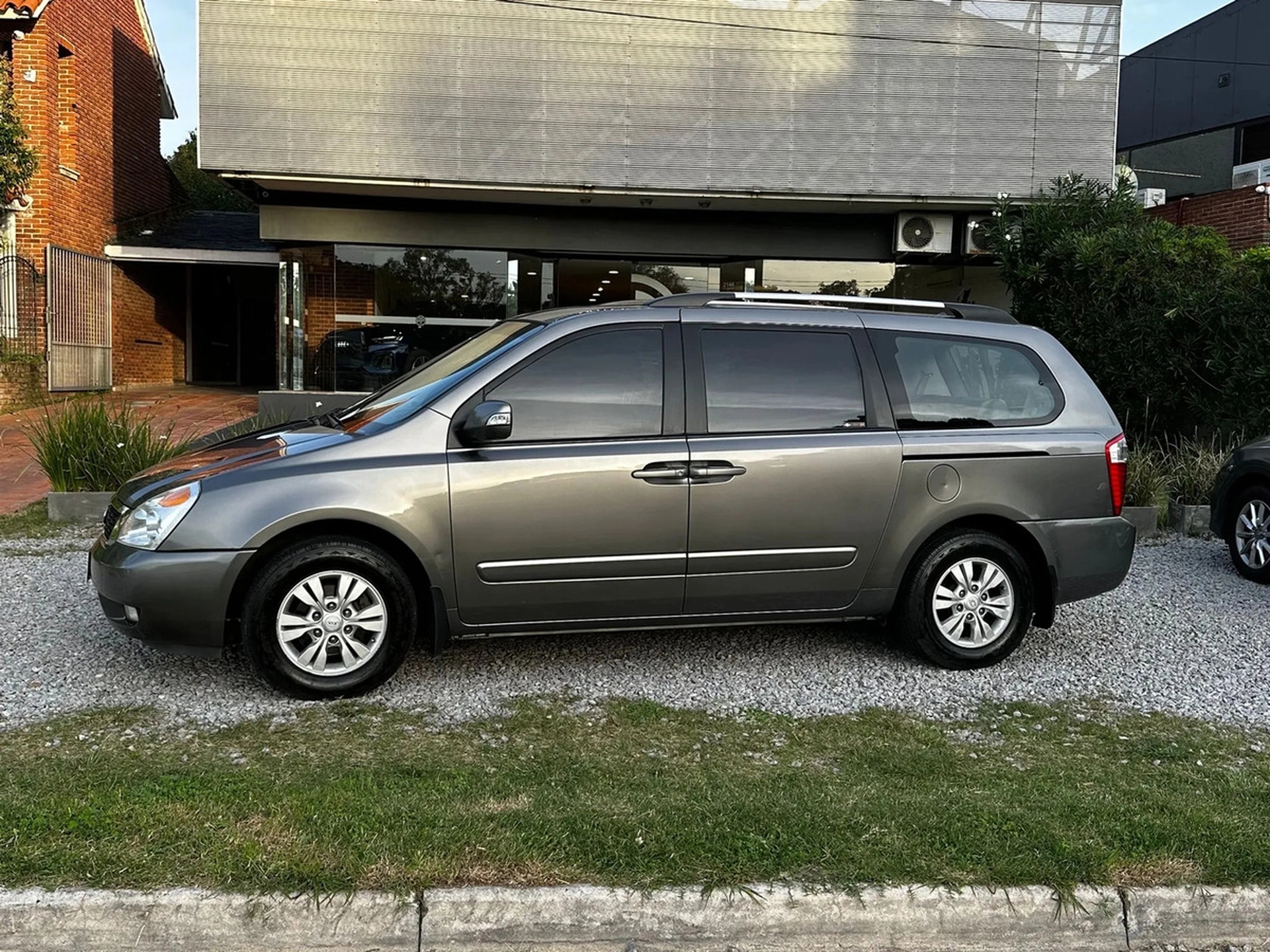 Kia Carnival 8pax