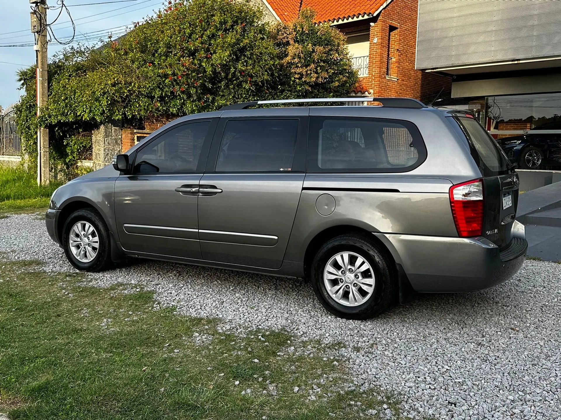 Kia Carnival 8pax