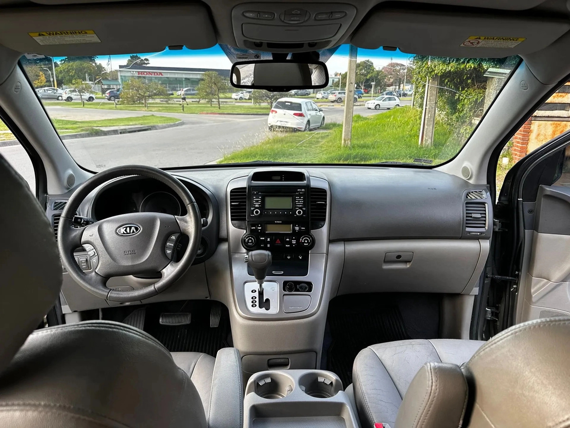 Kia Carnival 8pax