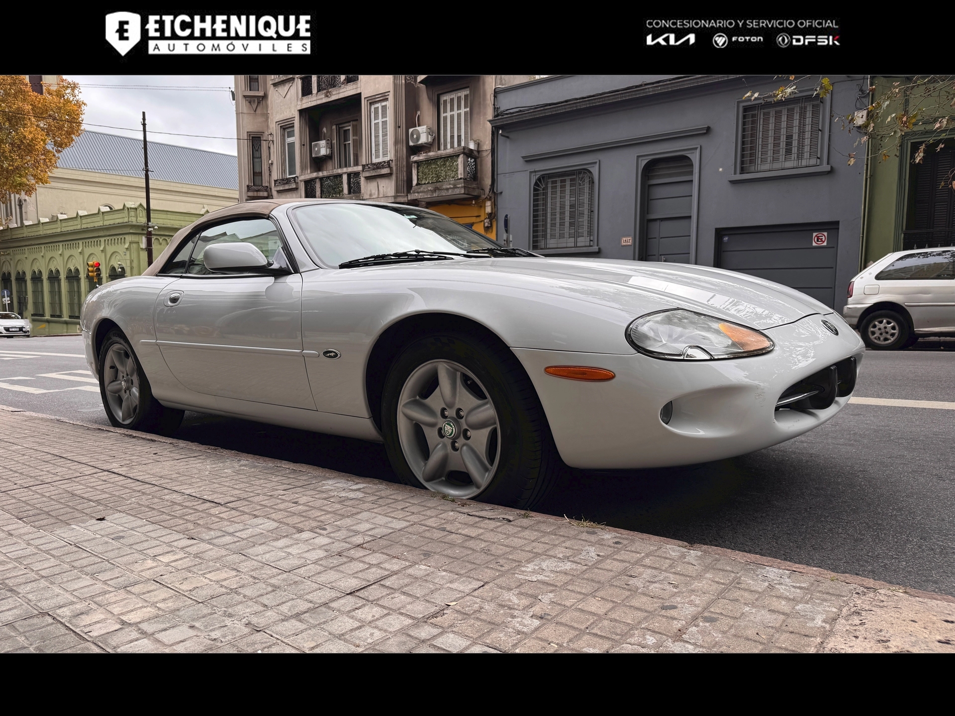 JAGUAR XK8 CONVERTIBLE, EXCELENTE ESTADO, UNICO EN URUGUAY