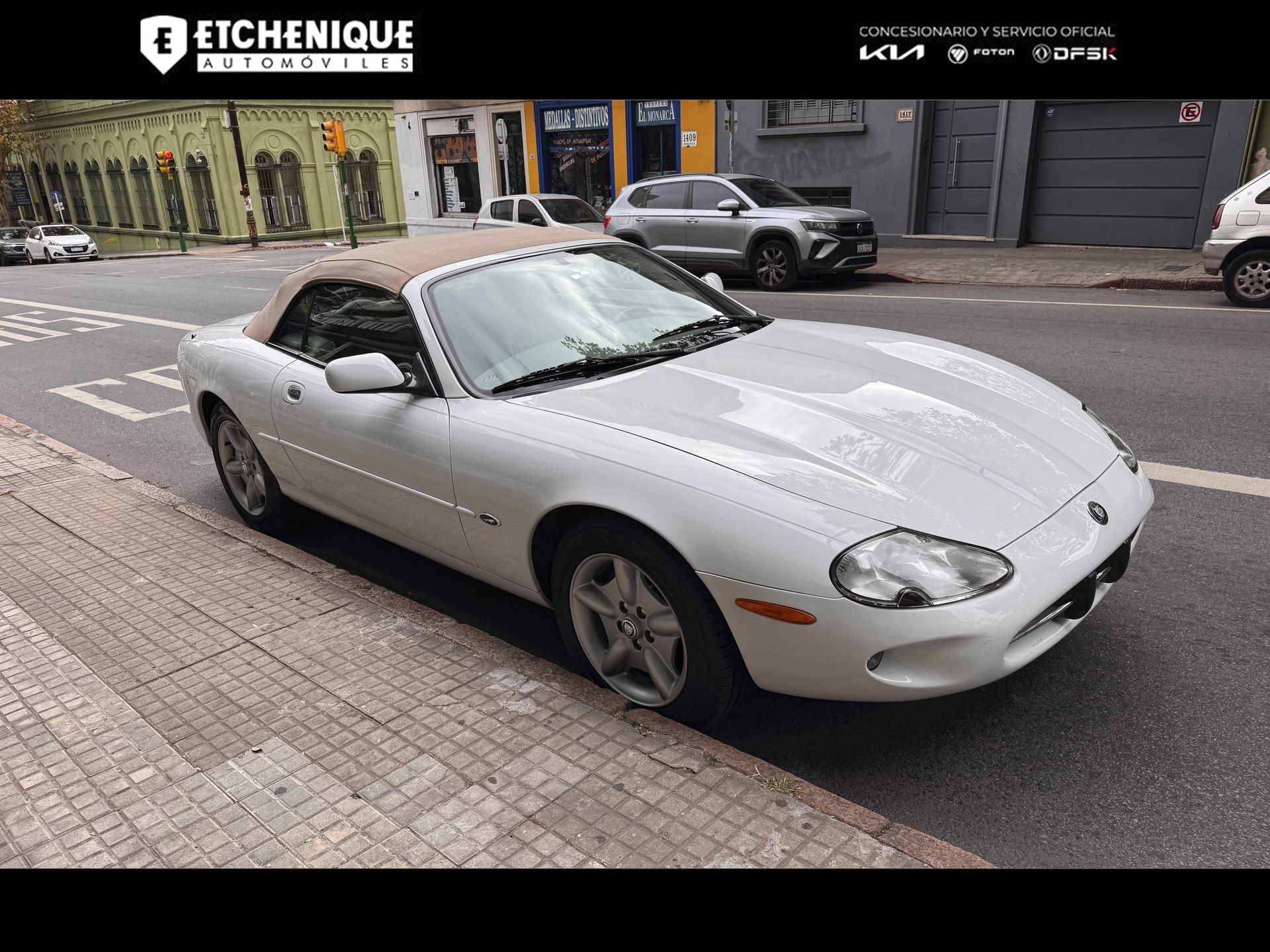 JAGUAR XK8 CONVERTIBLE, EXCELENTE ESTADO, UNICO EN URUGUAY