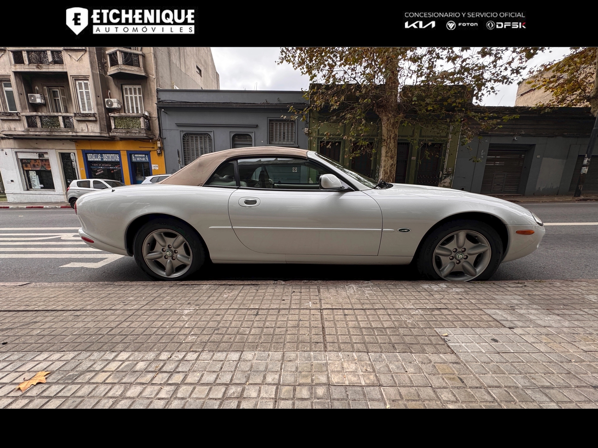 JAGUAR XK8 CONVERTIBLE, EXCELENTE ESTADO, UNICO EN URUGUAY