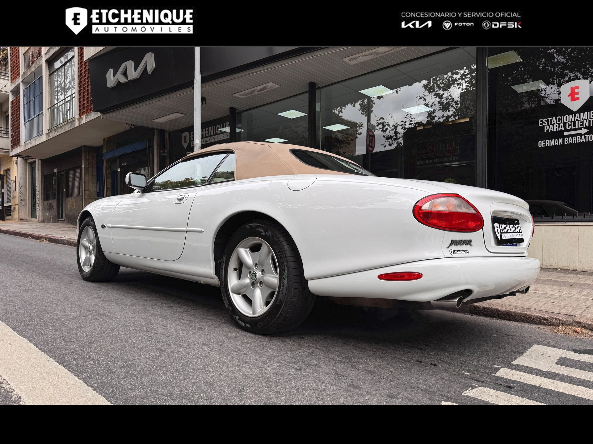 JAGUAR XK8 CONVERTIBLE, EXCELENTE ESTADO, UNICO EN URUGUAY