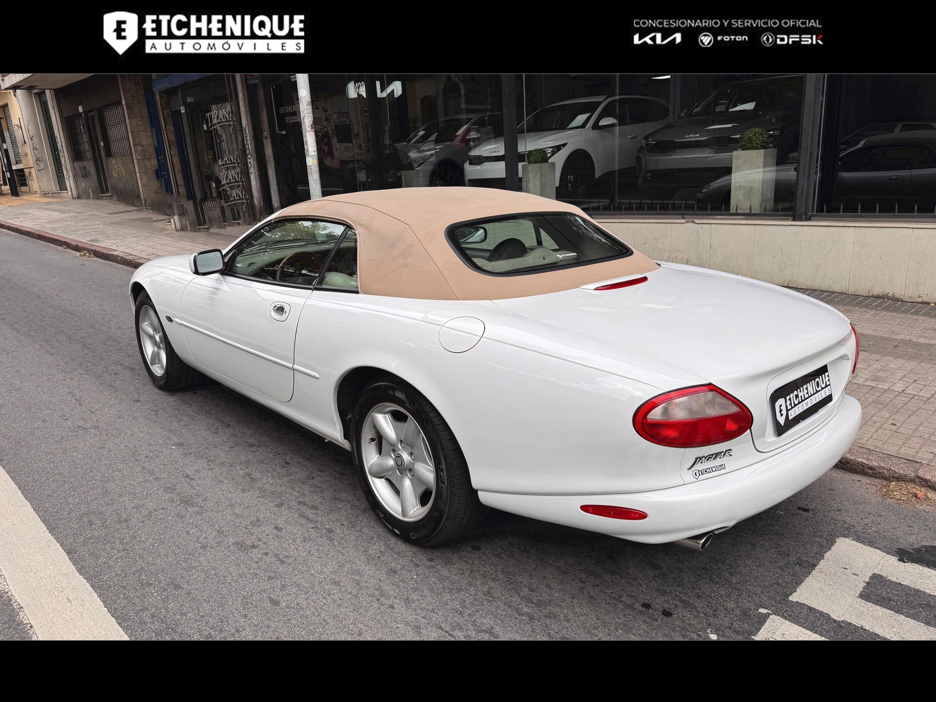 JAGUAR XK8 CONVERTIBLE, EXCELENTE ESTADO, UNICO EN URUGUAY