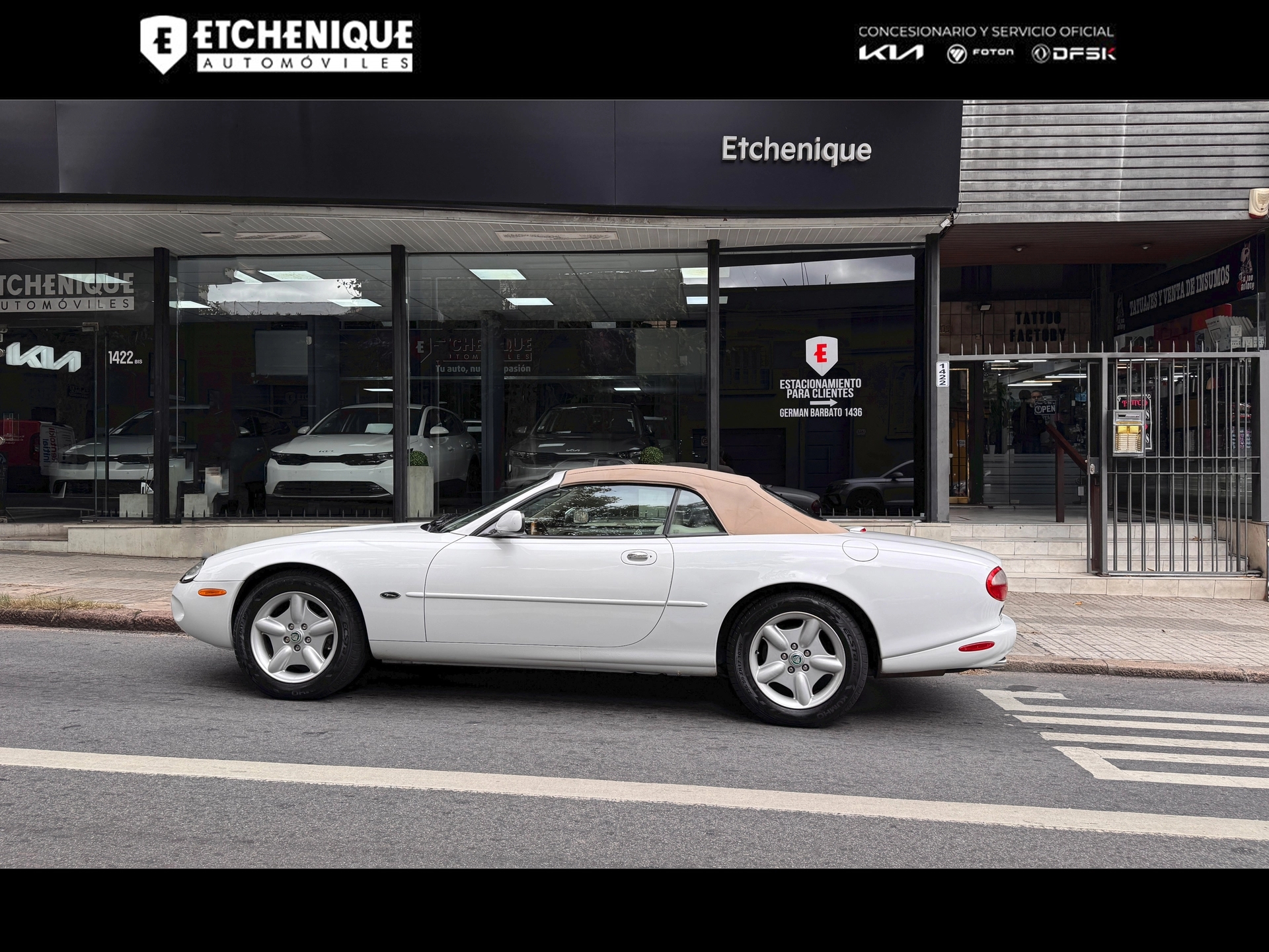 JAGUAR XK8 CONVERTIBLE, EXCELENTE ESTADO, UNICO EN URUGUAY