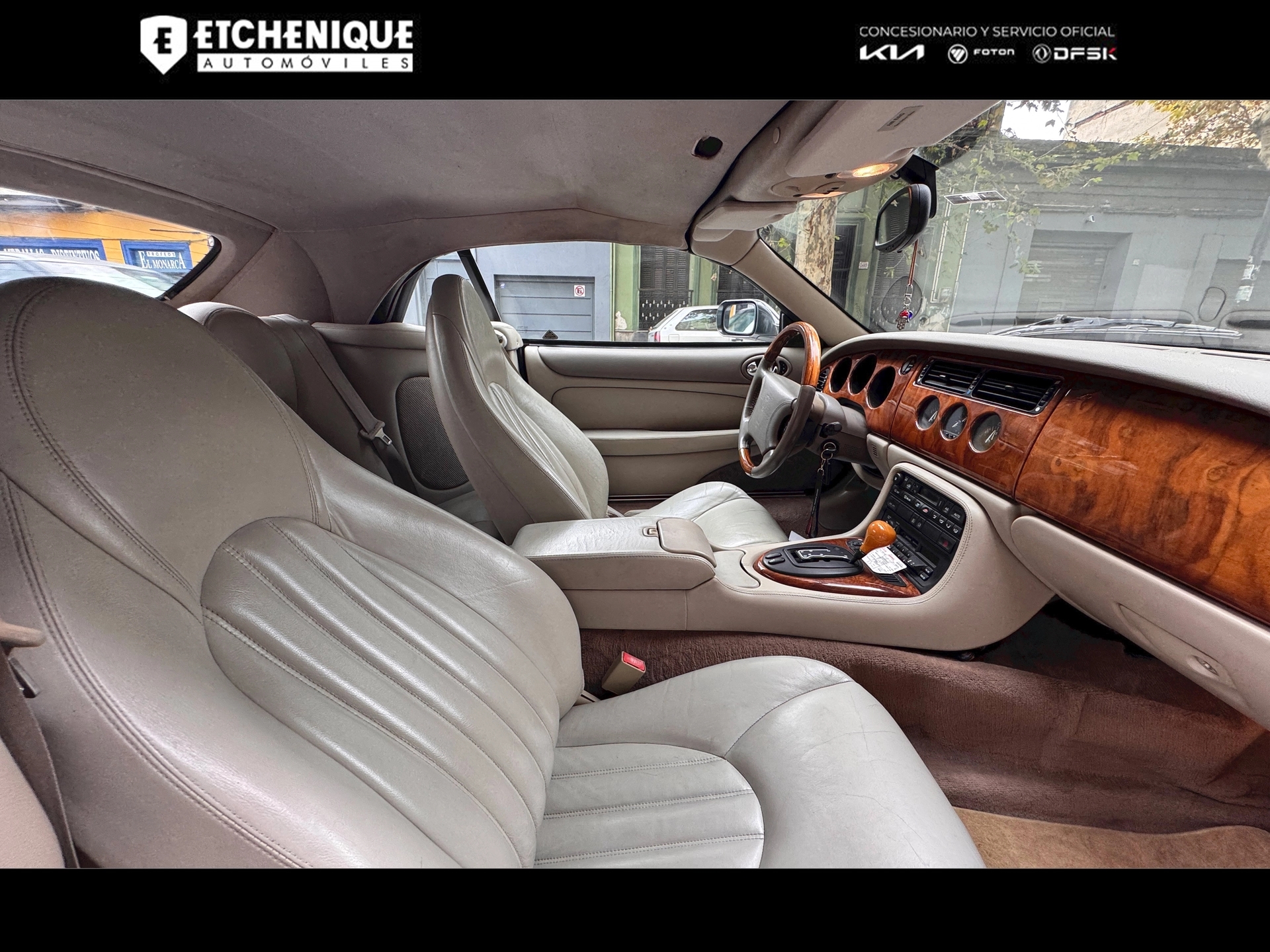 JAGUAR XK8 CONVERTIBLE, EXCELENTE ESTADO, UNICO EN URUGUAY