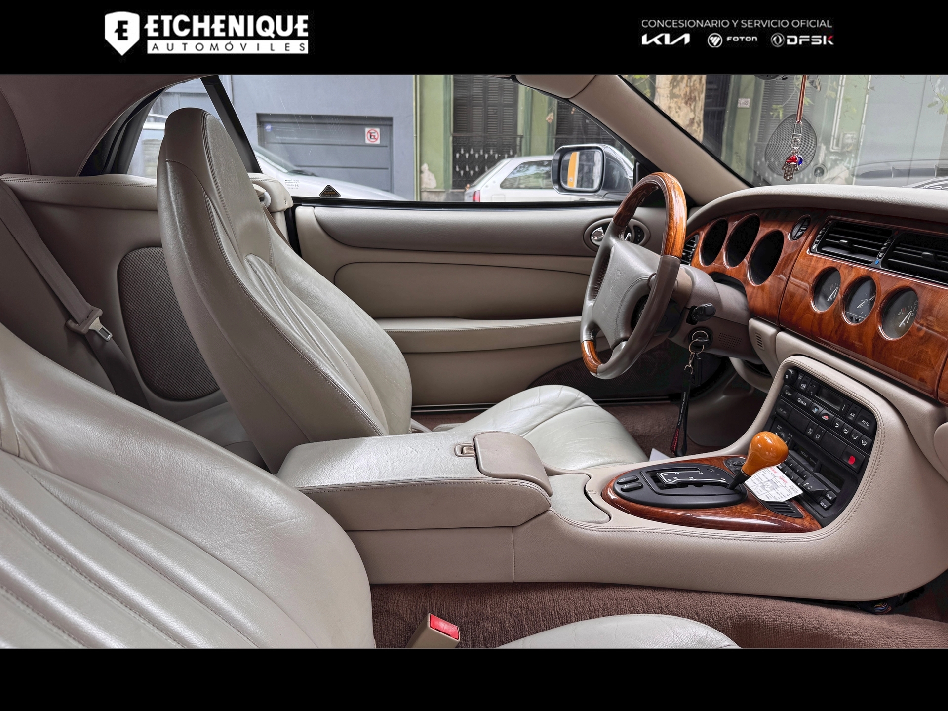 JAGUAR XK8 CONVERTIBLE, EXCELENTE ESTADO, UNICO EN URUGUAY