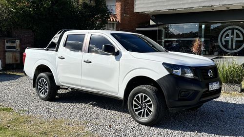 Nissan NP300 Frontier Cabina Doble S 4x2 2.5 NAFTA M/T