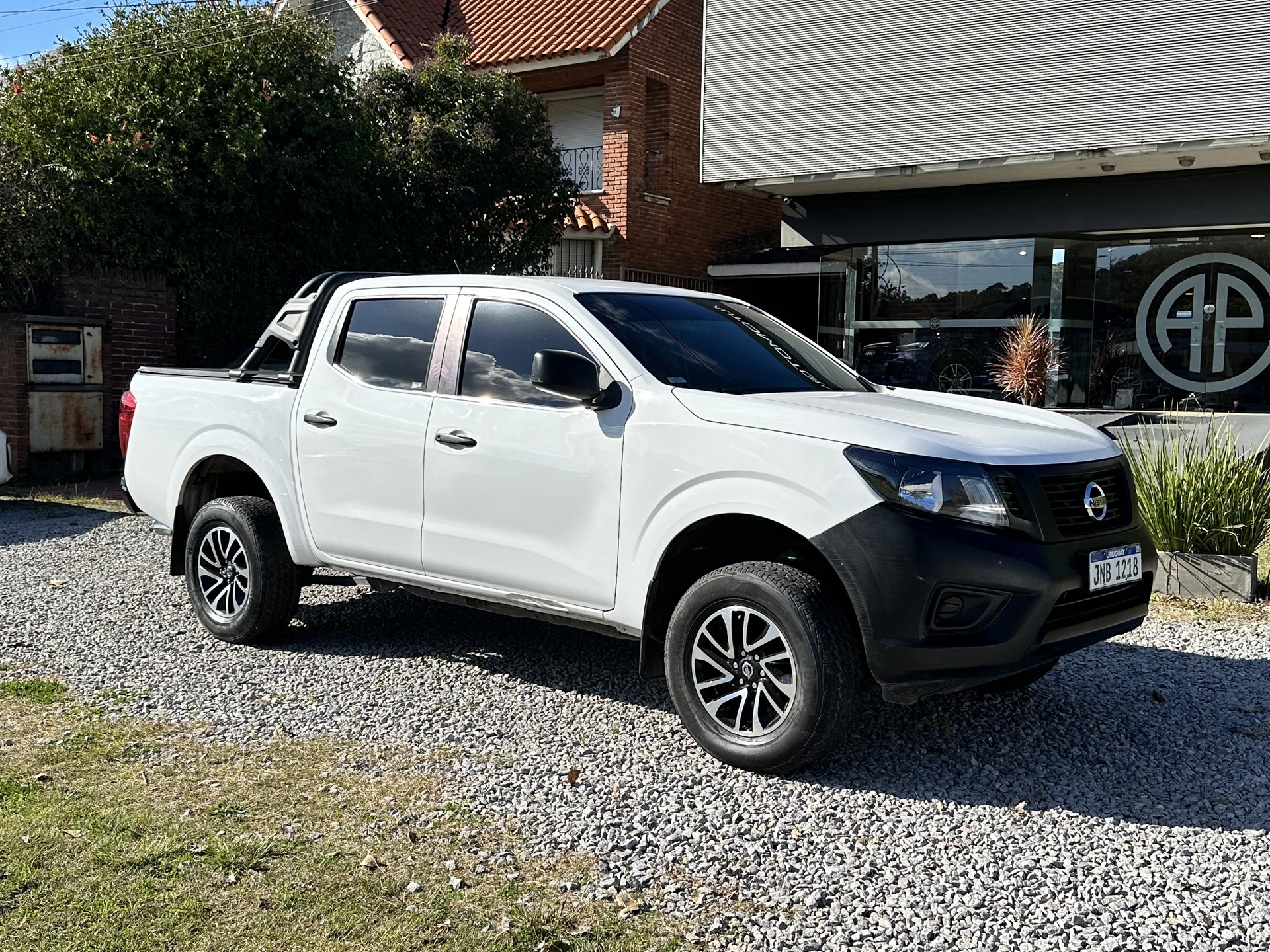 Nissan NP300 Frontier Cabina Doble S 4x2 2.5 NAFTA M/T
