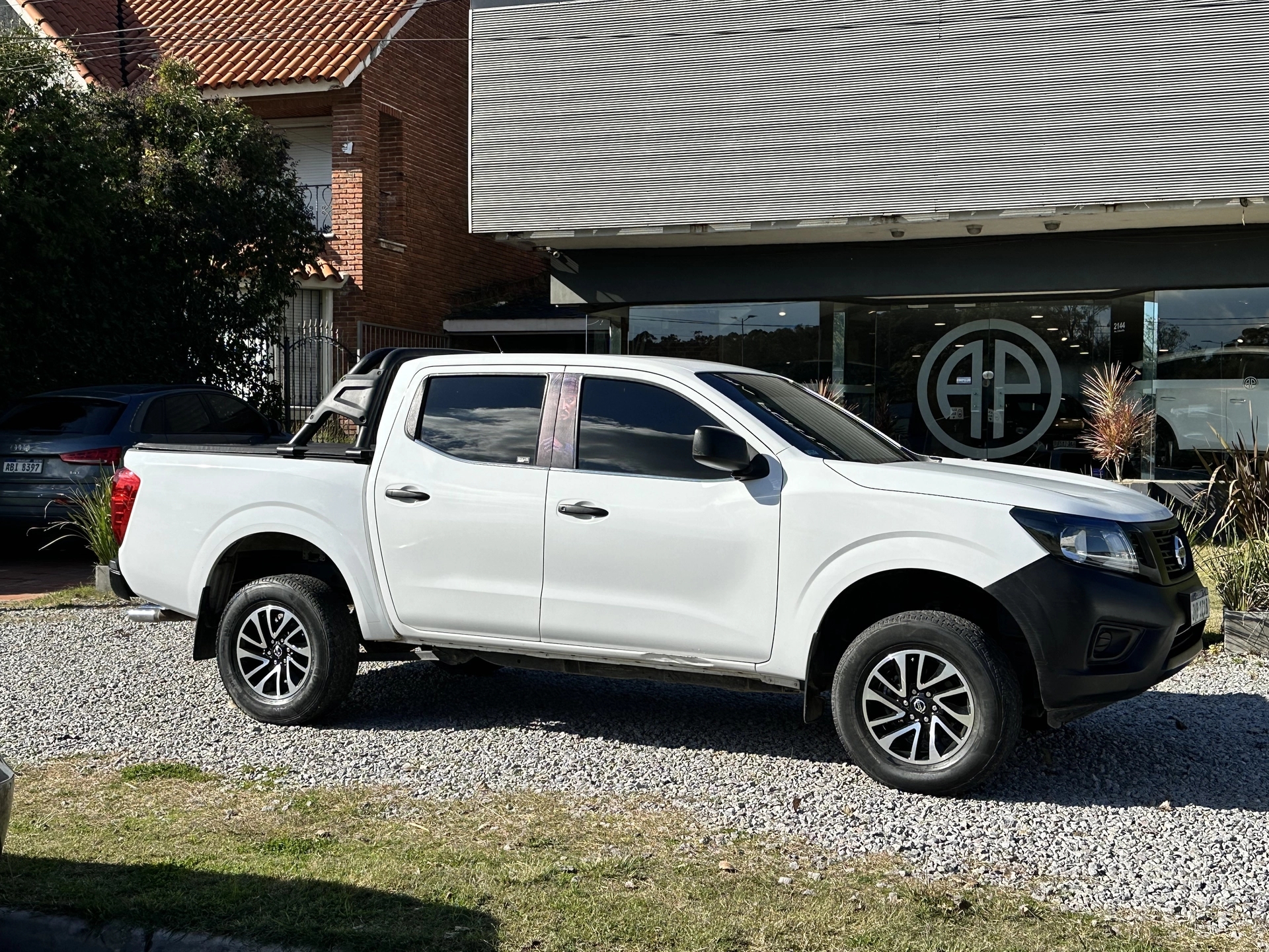 Nissan NP300 Frontier Cabina Doble S 4x2 2.5 NAFTA M/T