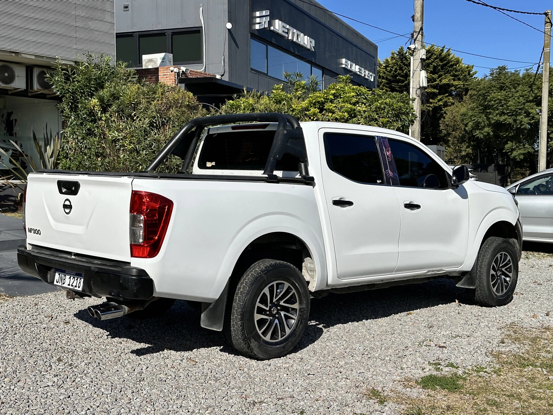 Nissan NP300 Frontier Cabina Doble S 4x2 2.5 NAFTA M/T