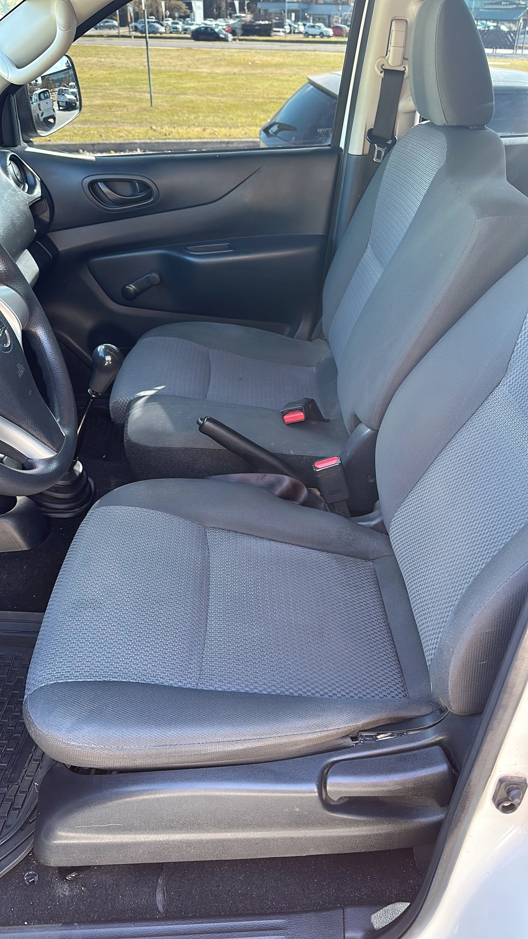 Nissan NP300 Frontier Cabina Doble S 4x2 2.5 NAFTA M/T