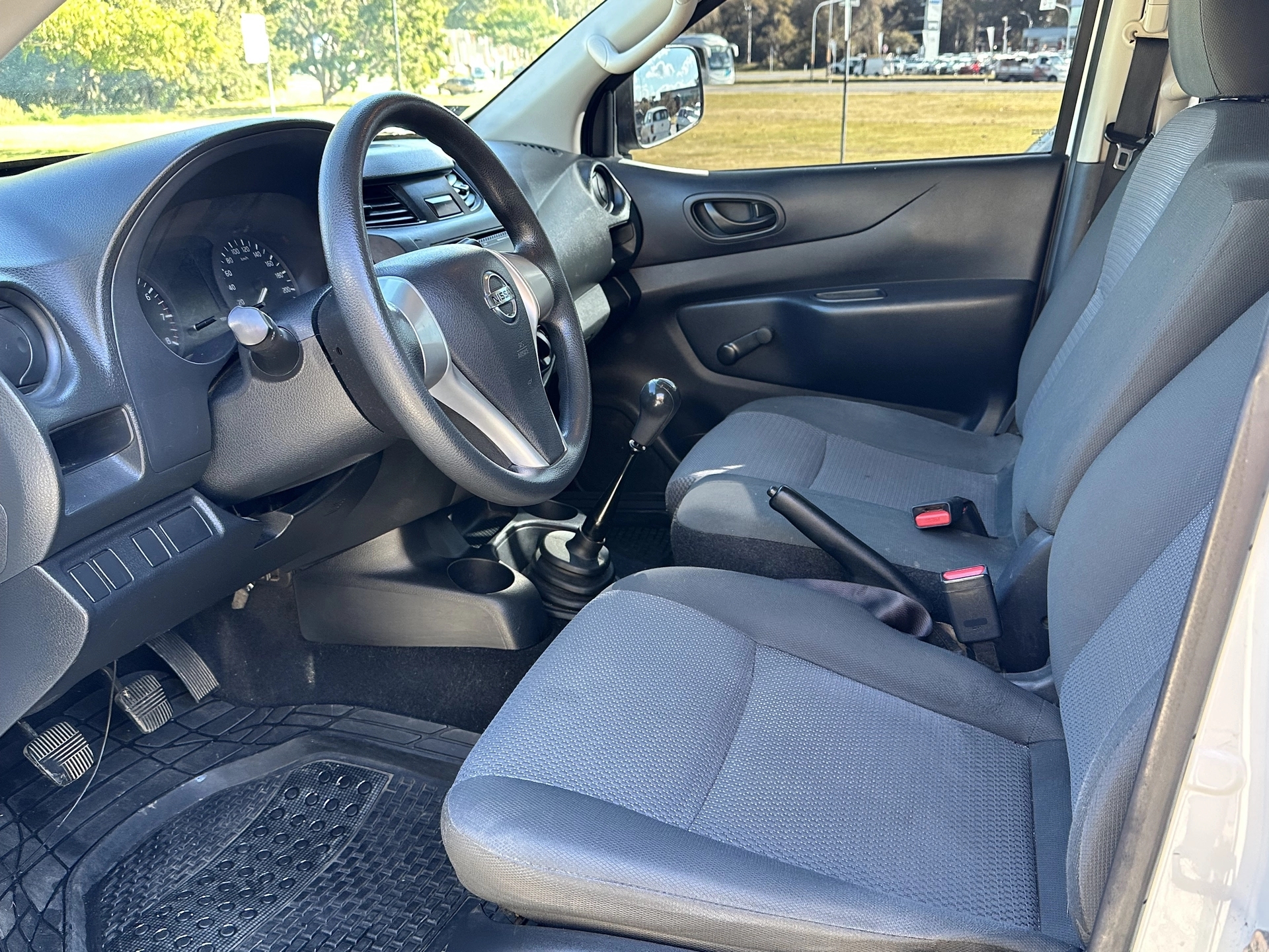 Nissan NP300 Frontier Cabina Doble S 4x2 2.5 NAFTA M/T