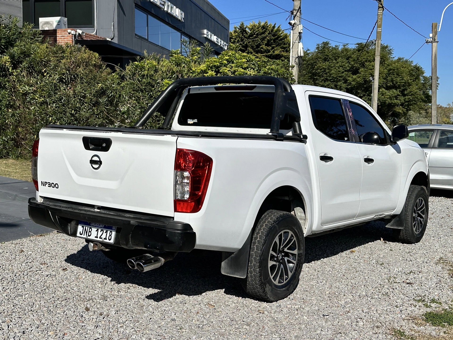 Nissan NP300 Frontier Cabina Doble S 4x2 2.5 NAFTA M/T