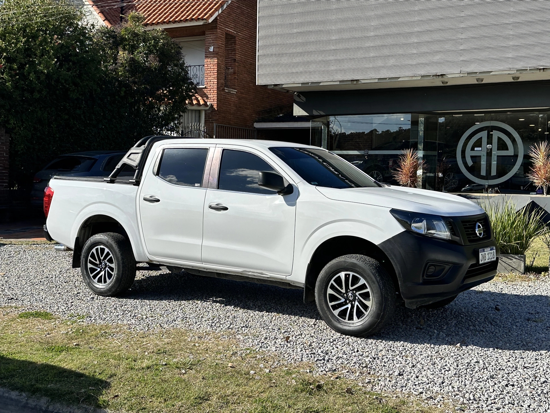 Nissan NP300 Frontier Cabina Doble S 4x2 2.5 NAFTA M/T