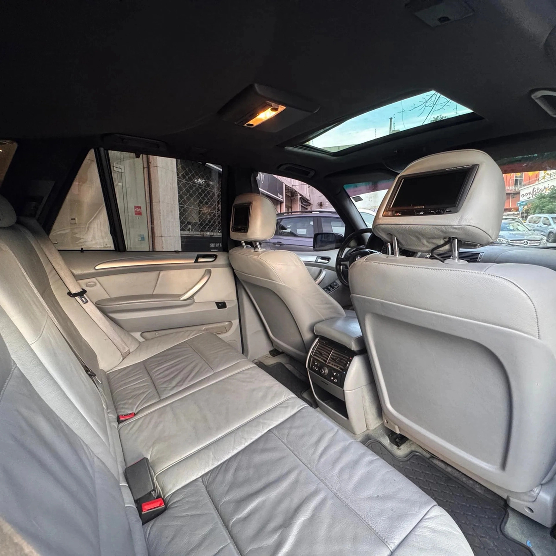 Bmw X5 V8 4.4 - Hilton Motors Co.