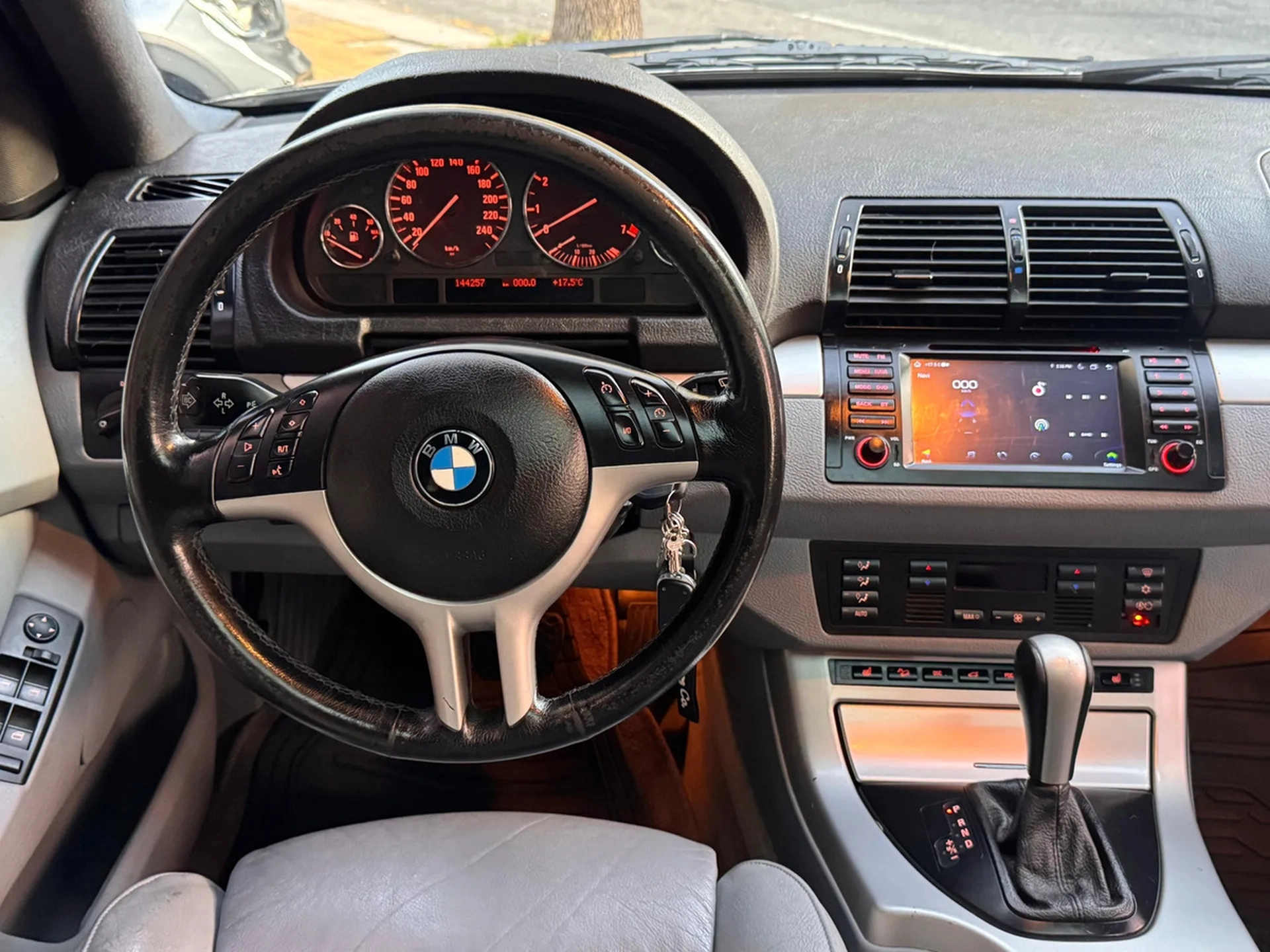 Bmw X5 V8 4.4 - Hilton Motors Co.