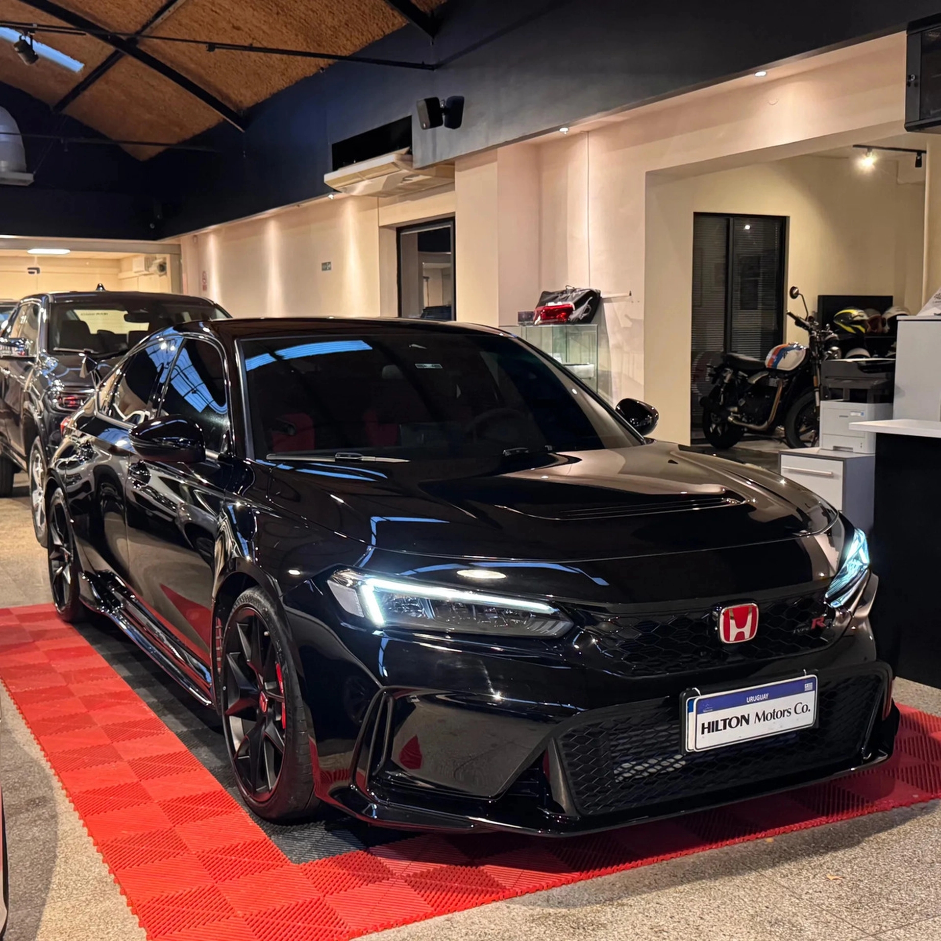 Honda Civic Type R 2.0 Turbo - Hilton Motors Co.