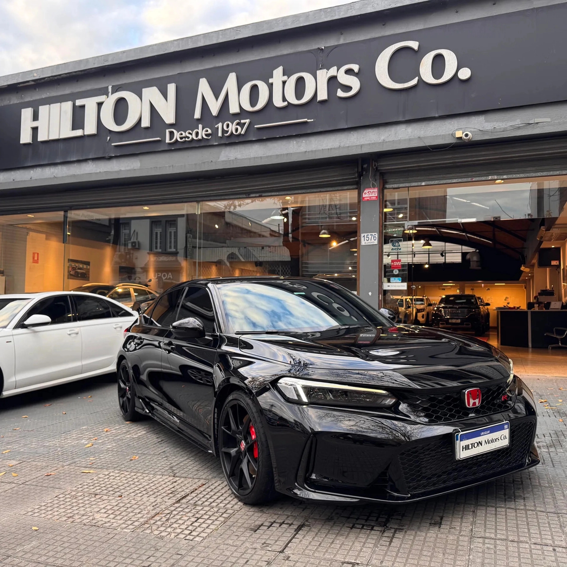 Honda Civic Type R 2.0 Turbo - Hilton Motors Co.