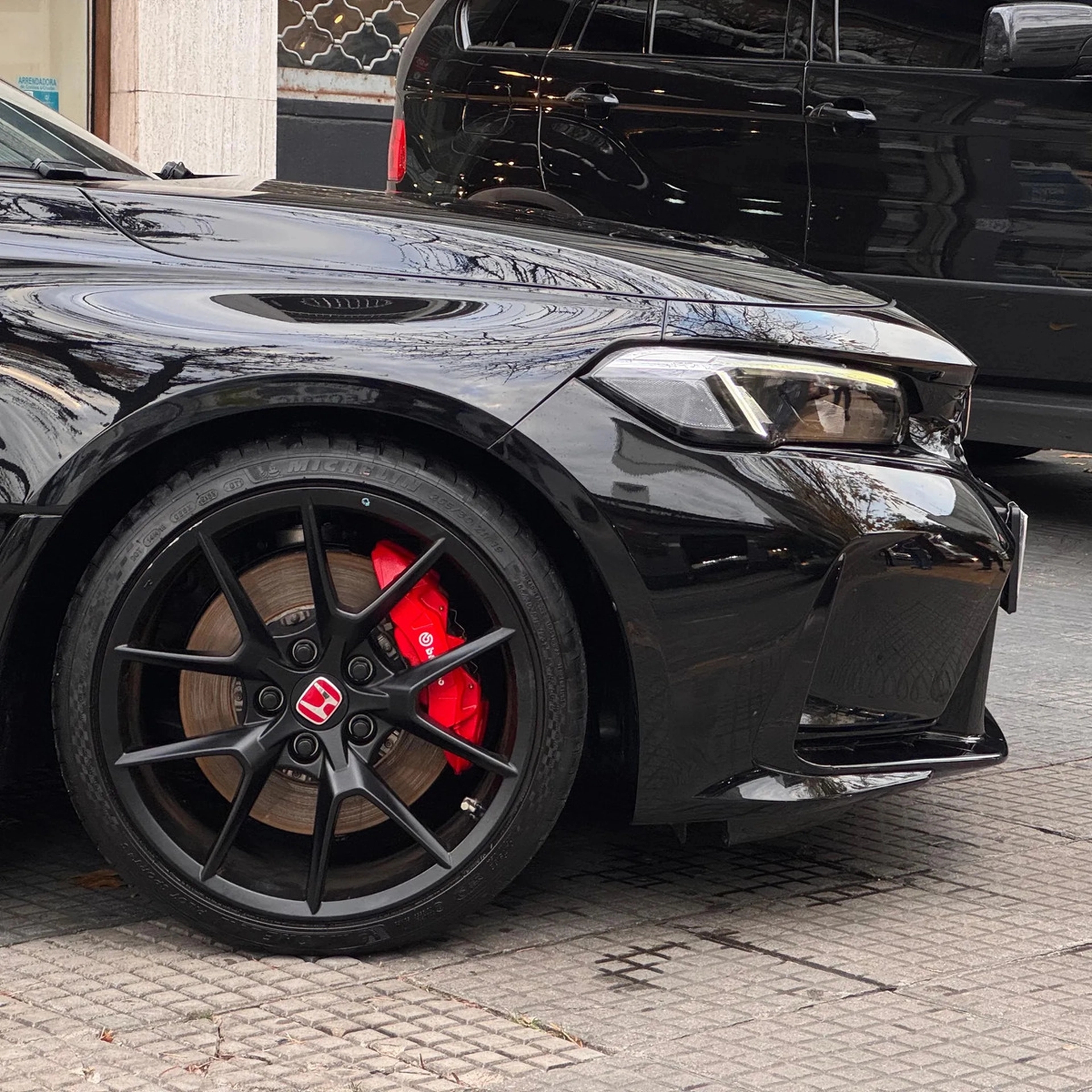 Honda Civic Type R 2.0 Turbo - Hilton Motors Co.