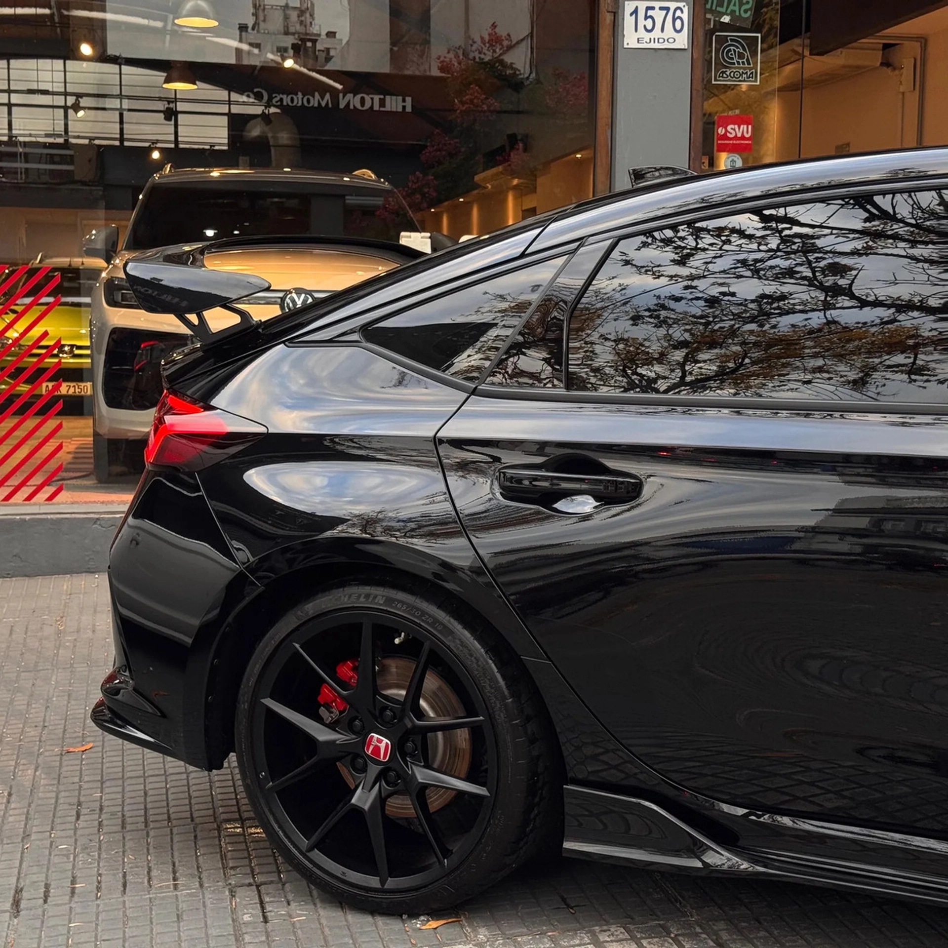 Honda Civic Type R 2.0 Turbo - Hilton Motors Co.