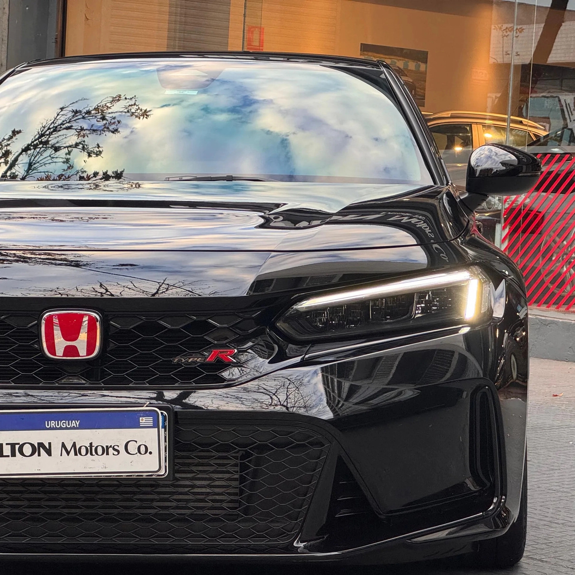 Honda Civic Type R 2.0 Turbo - Hilton Motors Co.