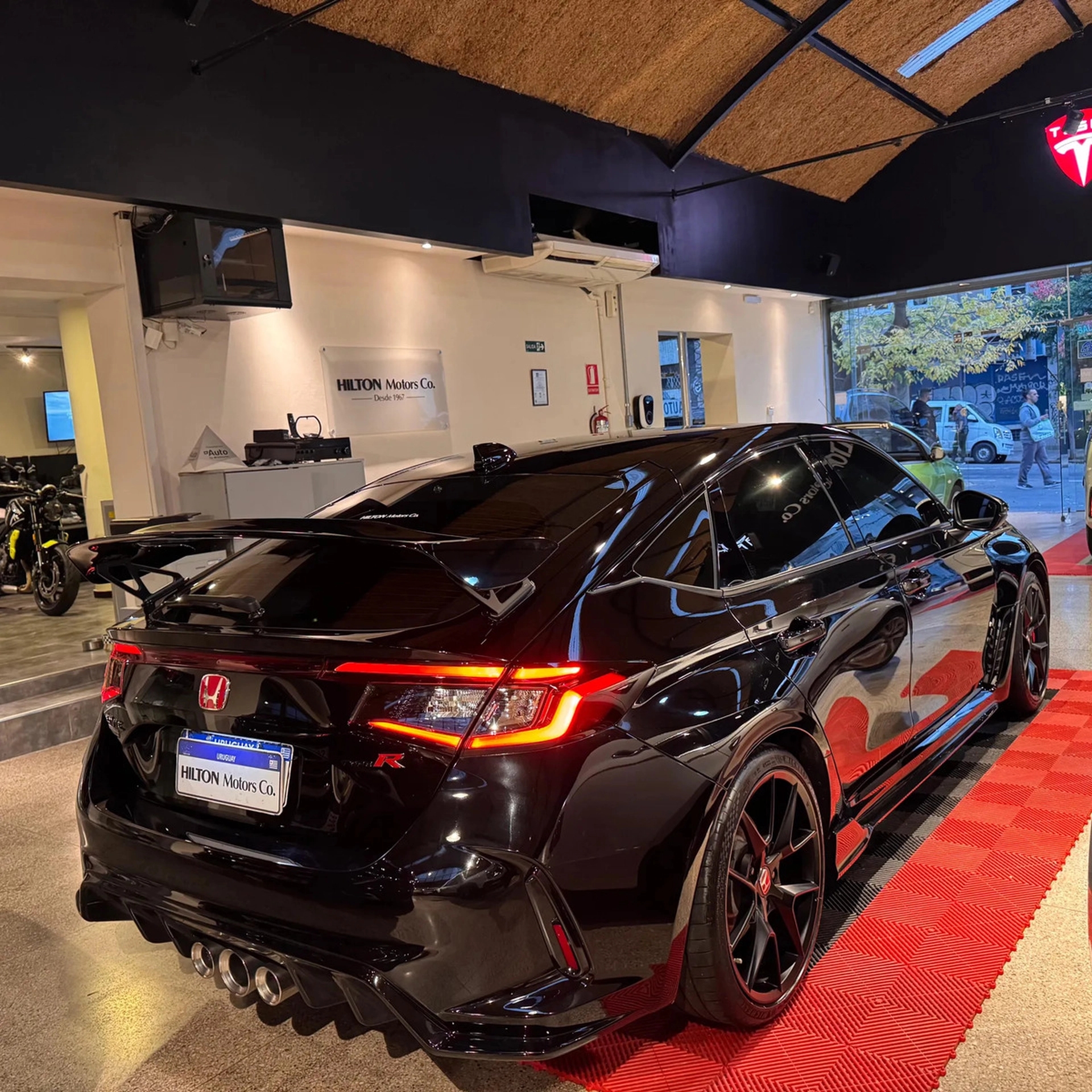Honda Civic Type R 2.0 Turbo - Hilton Motors Co.