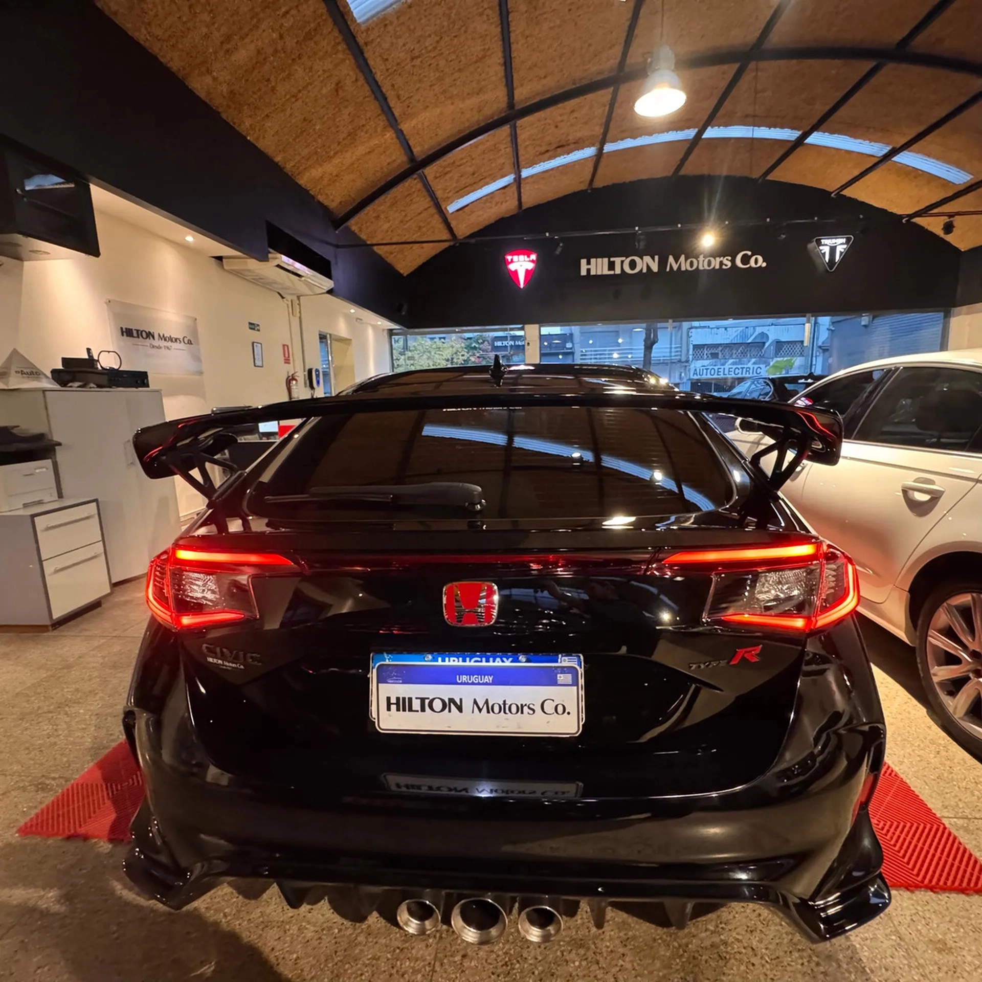 Honda Civic Type R 2.0 Turbo - Hilton Motors Co.