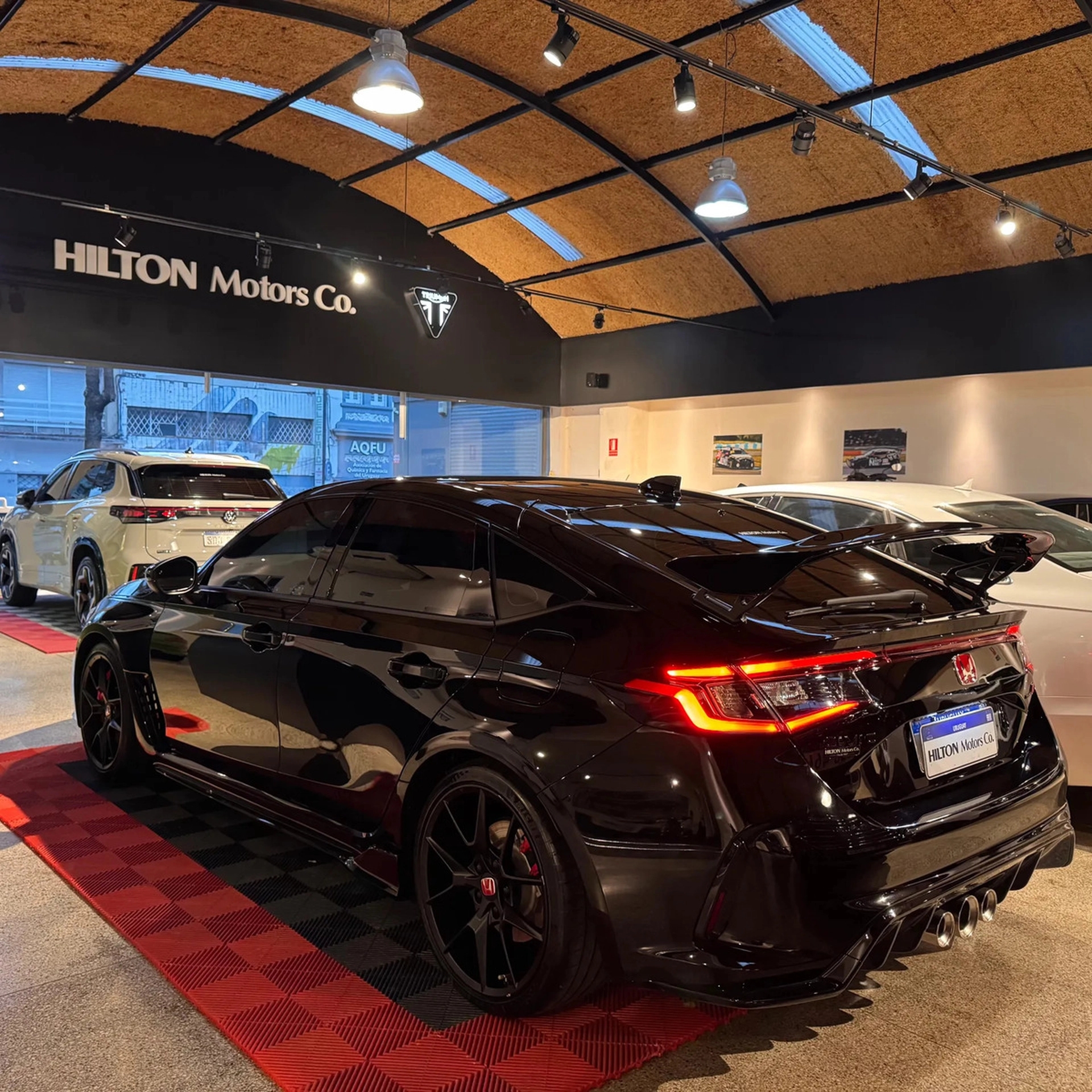 Honda Civic Type R 2.0 Turbo - Hilton Motors Co.