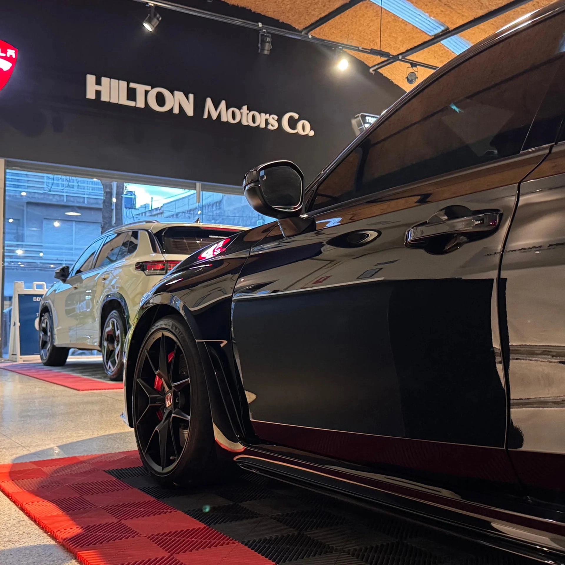 Honda Civic Type R 2.0 Turbo - Hilton Motors Co.